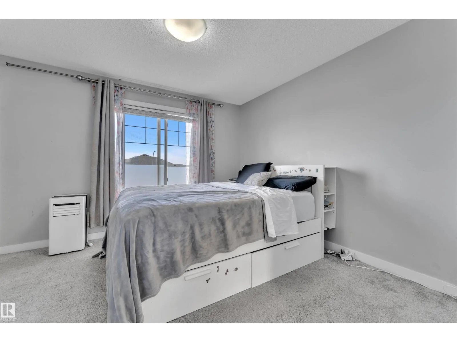 3033 151 AV NW