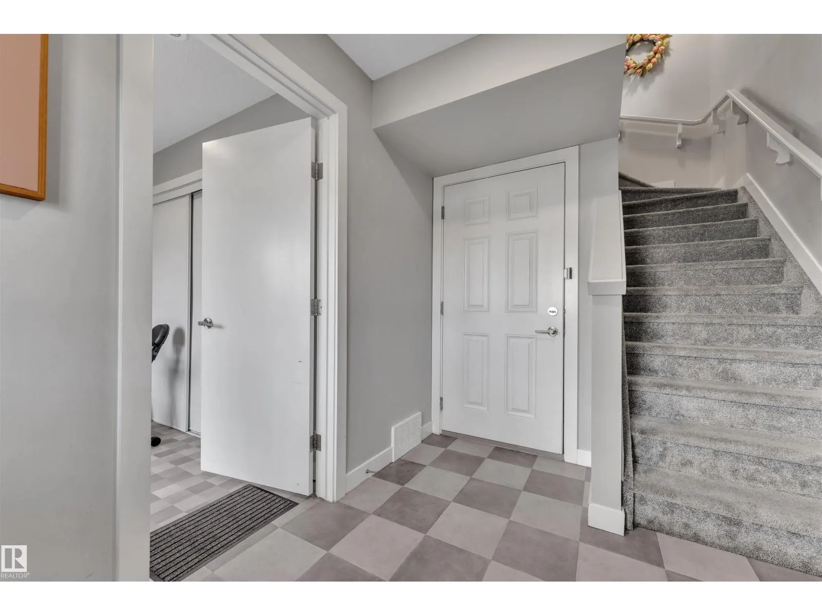 3033 151 AV NW