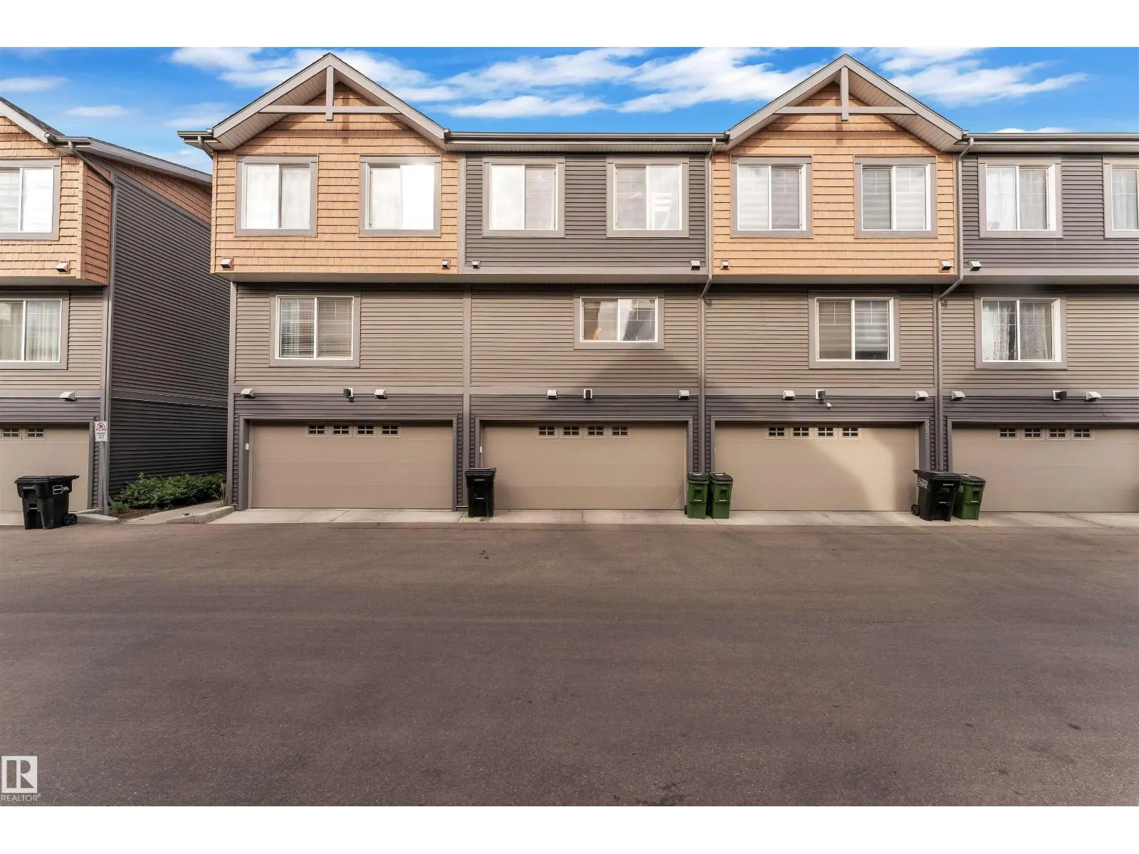 3033 151 AV NW