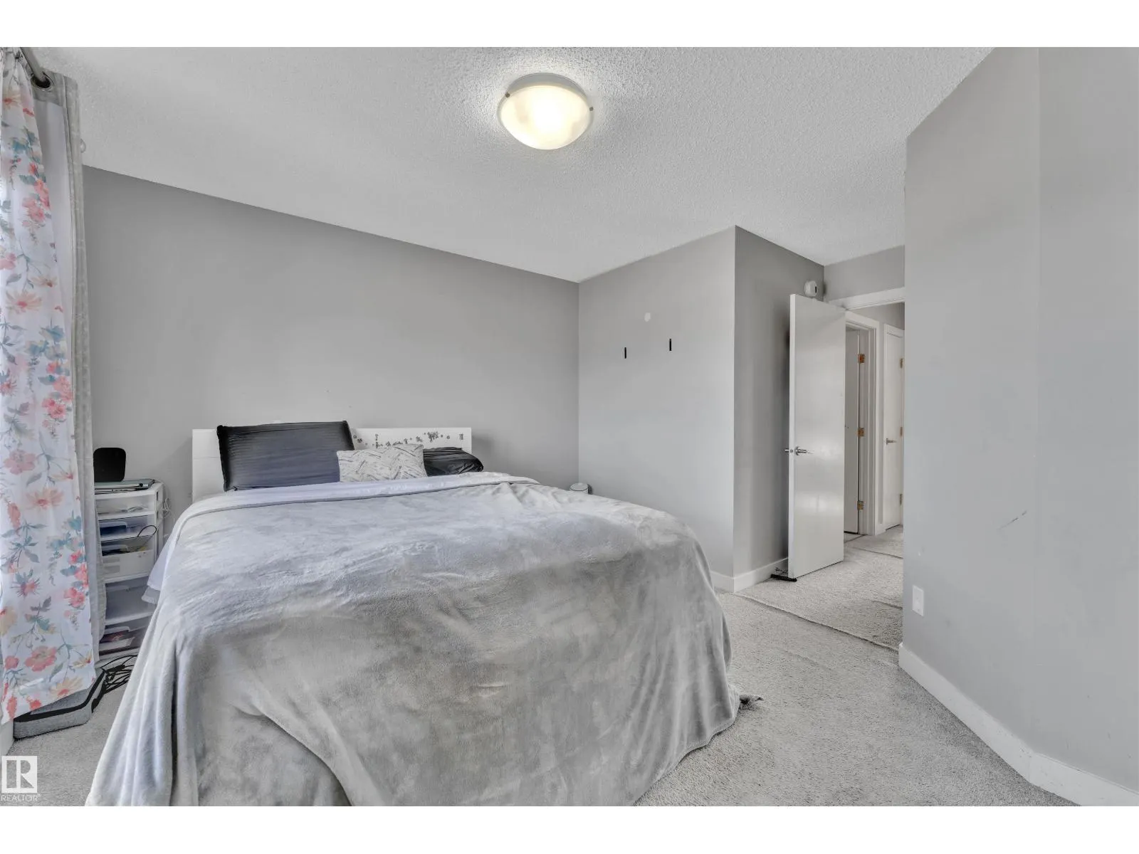 3033 151 AV NW