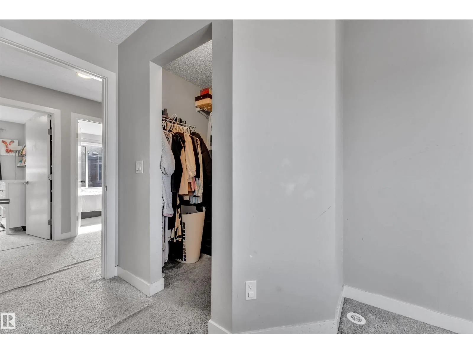 3033 151 AV NW