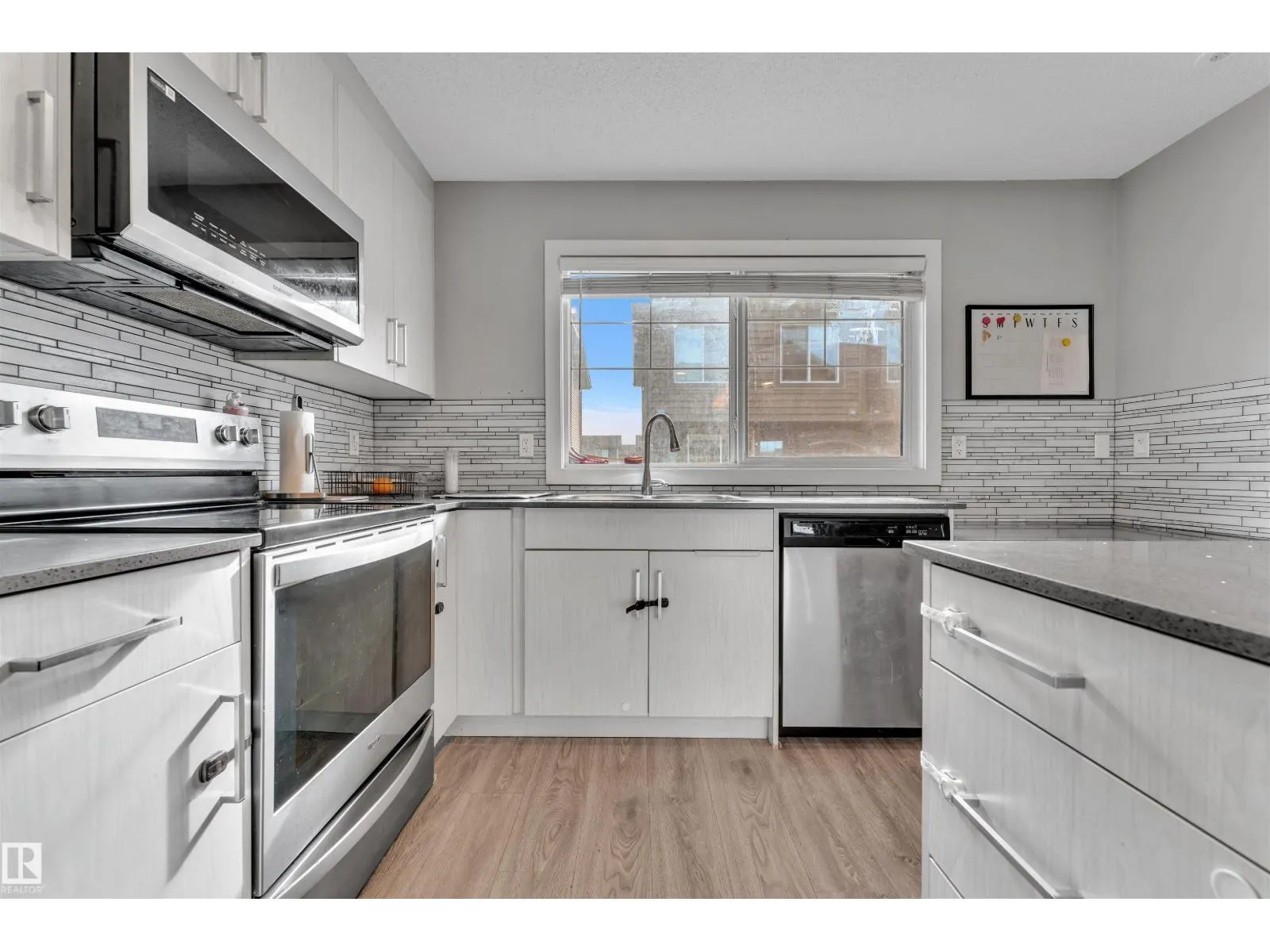 3033 151 AV NW