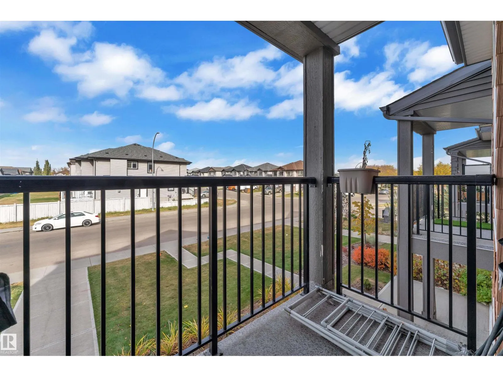 3033 151 AV NW