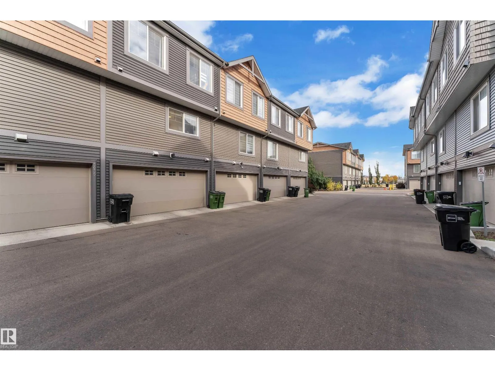 3033 151 AV NW