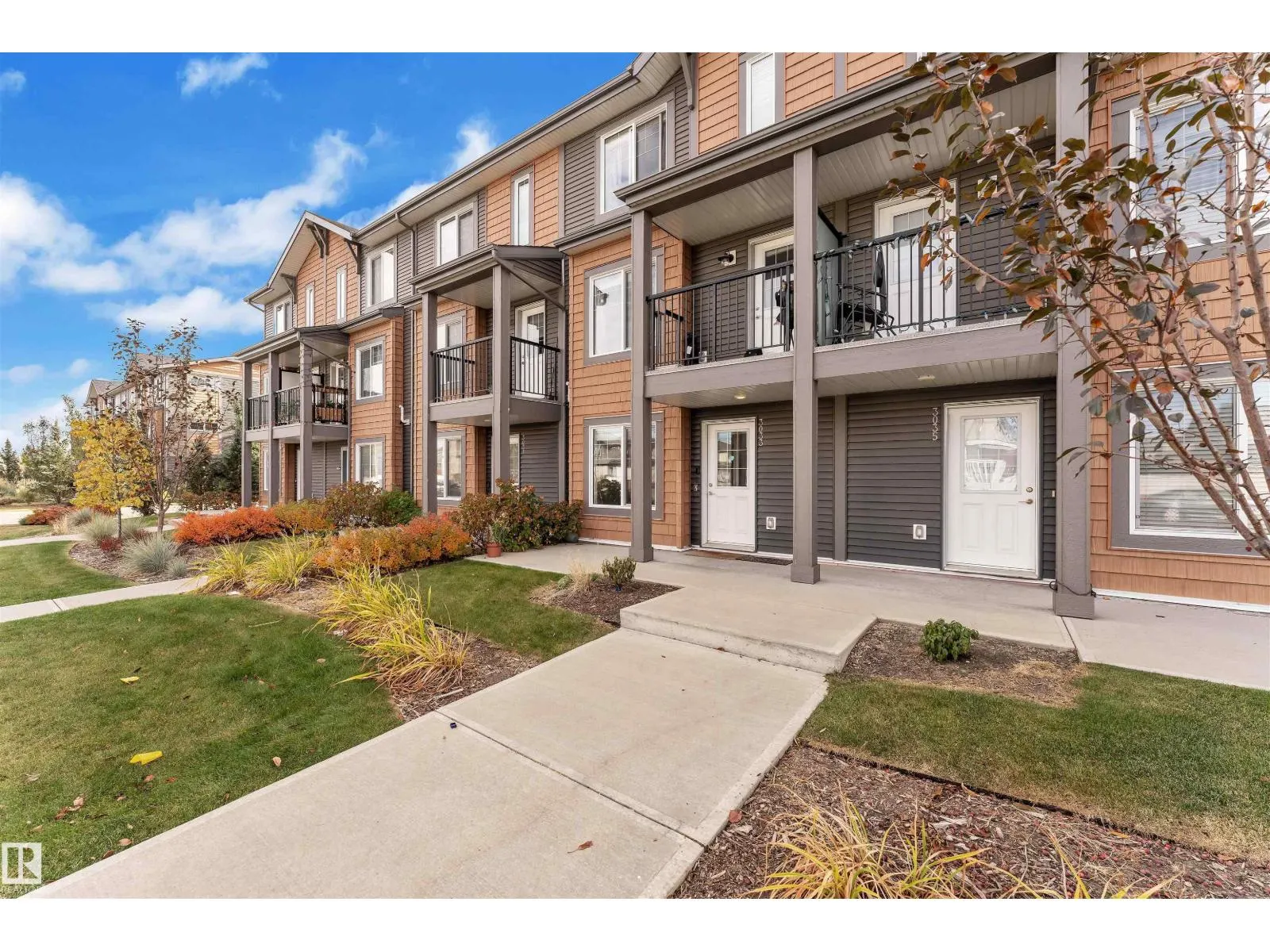 3033 151 AV NW