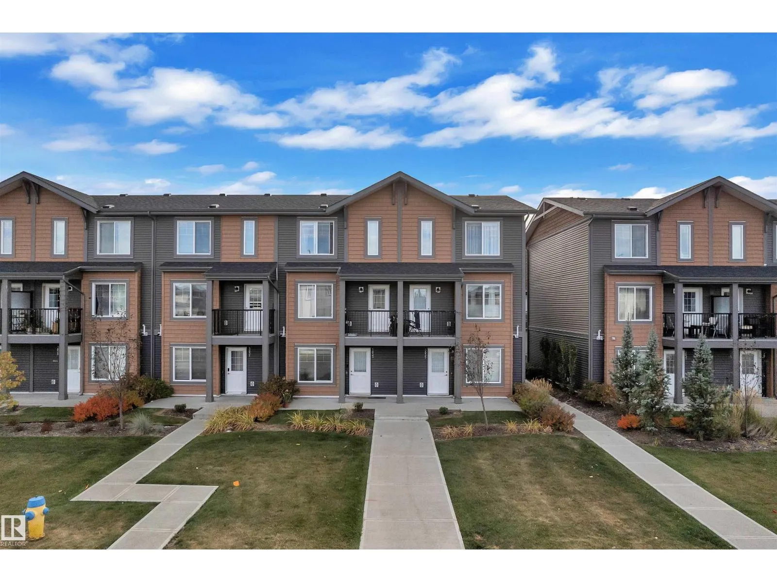 3033 151 AV NW