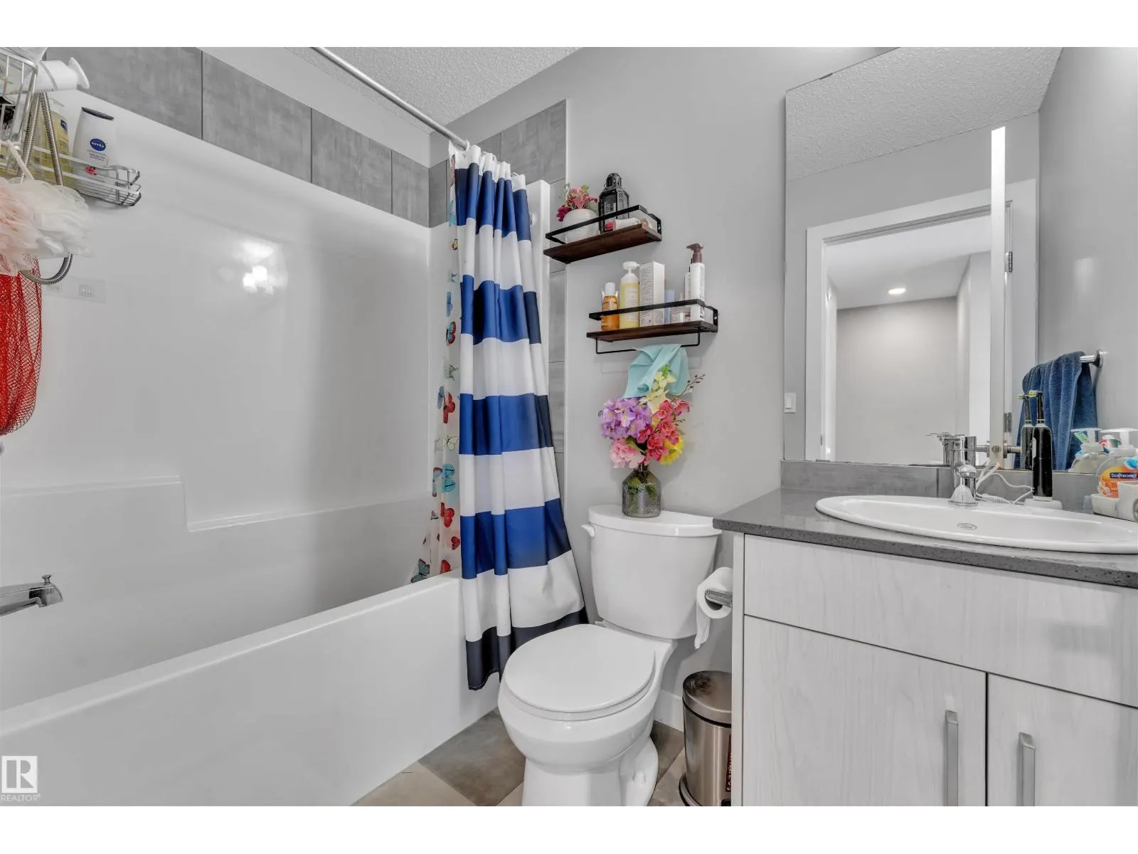 3033 151 AV NW