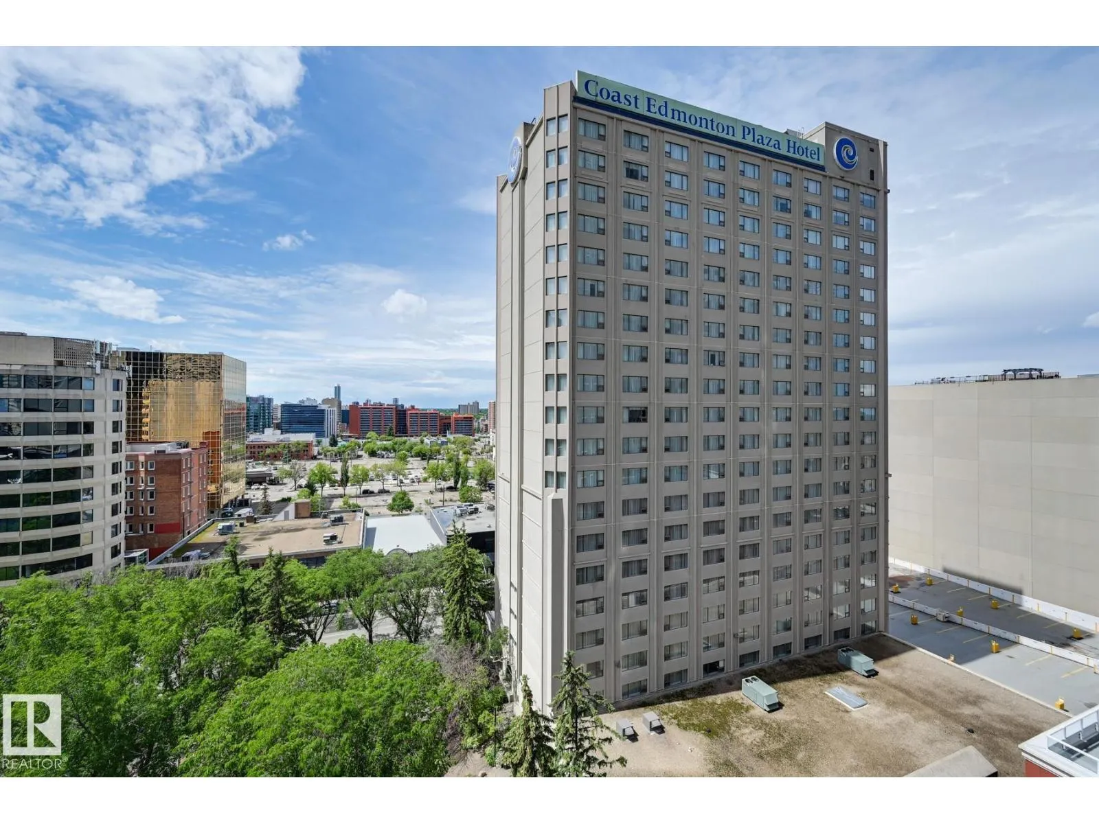 #906 10136 104 ST NW