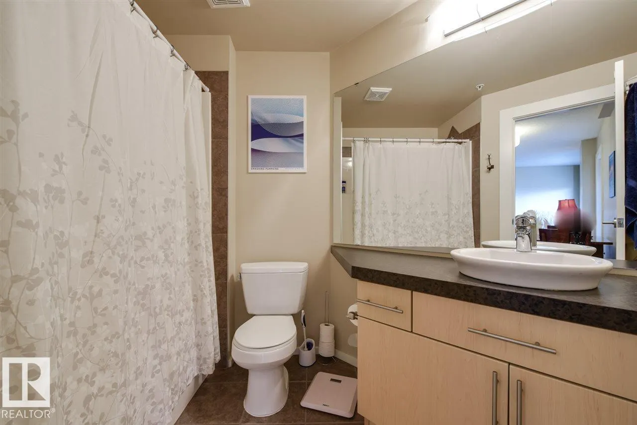 #906 10136 104 ST NW