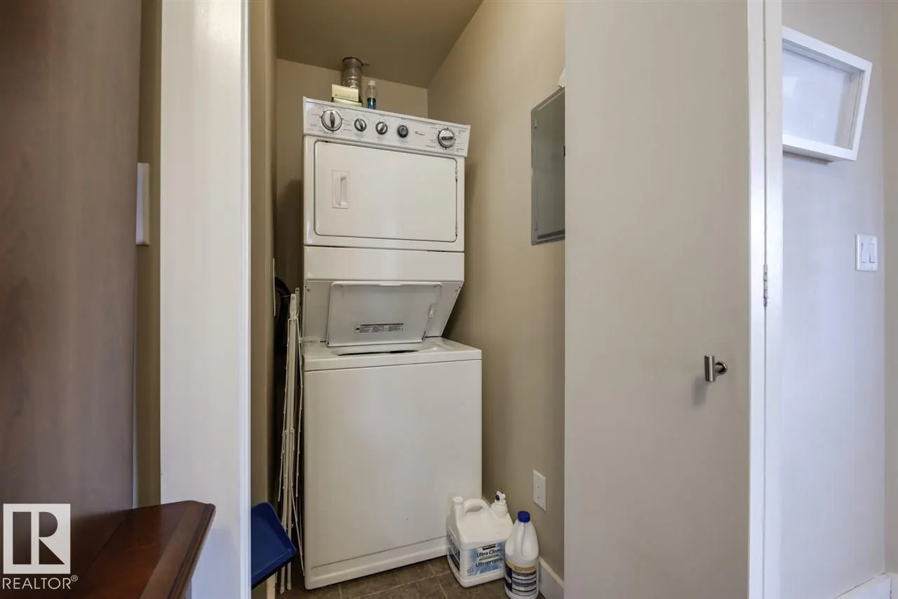 #906 10136 104 ST NW