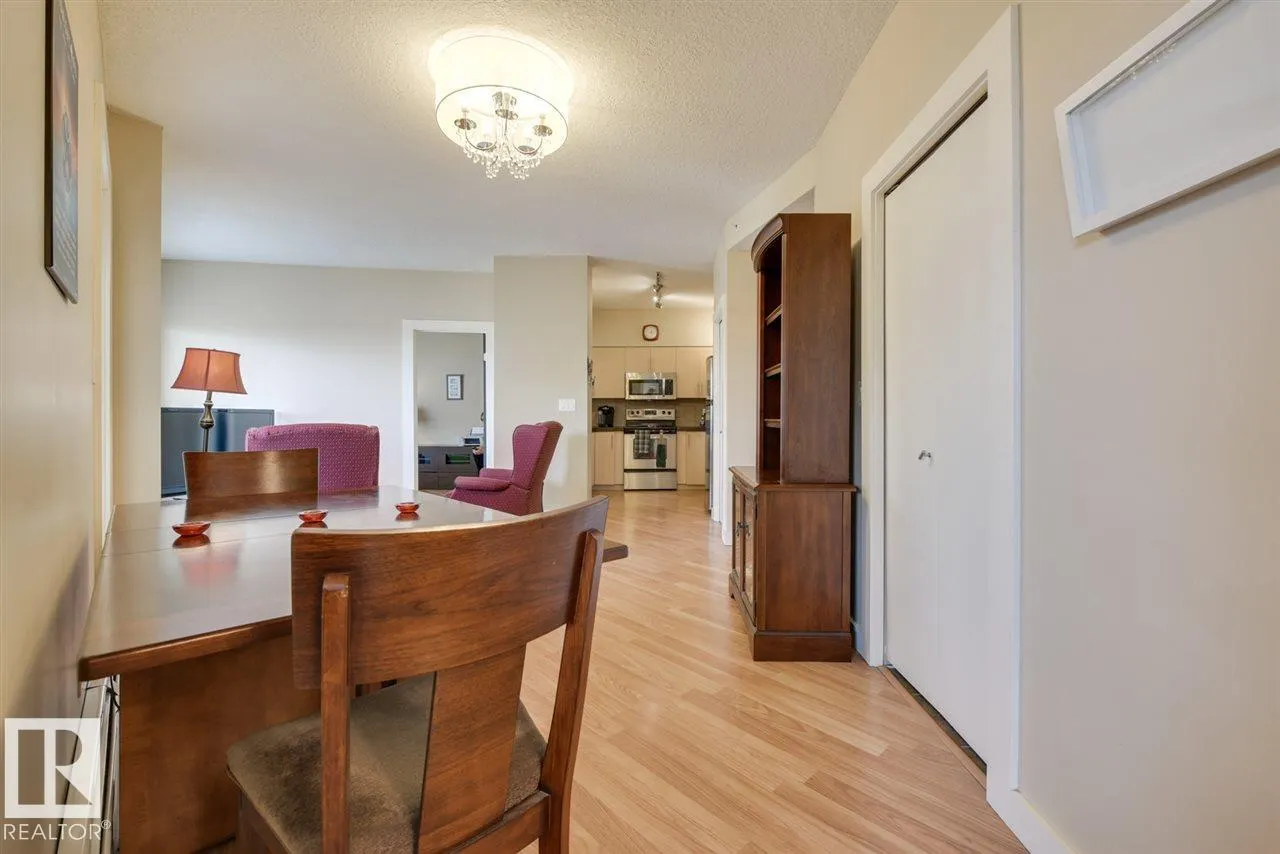 #906 10136 104 ST NW