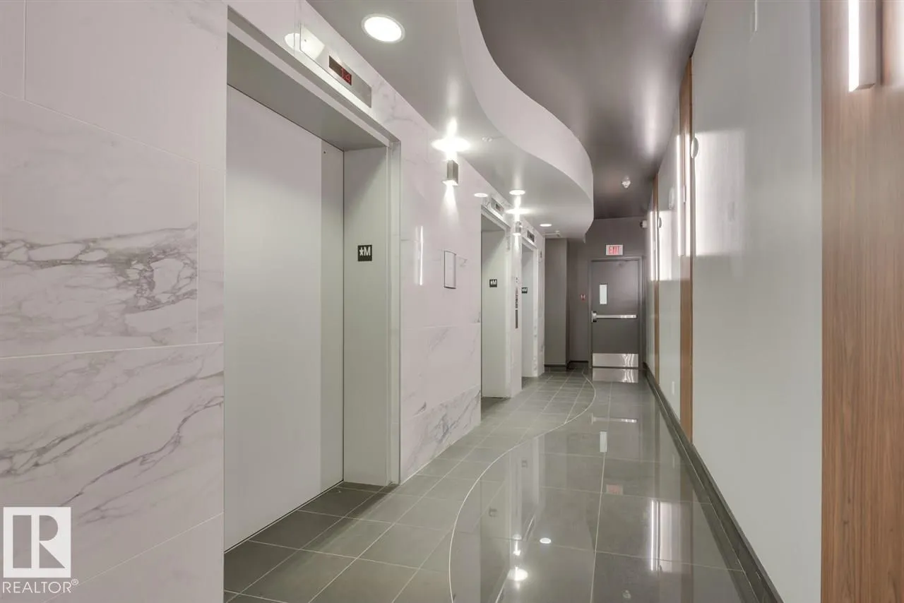 #906 10136 104 ST NW