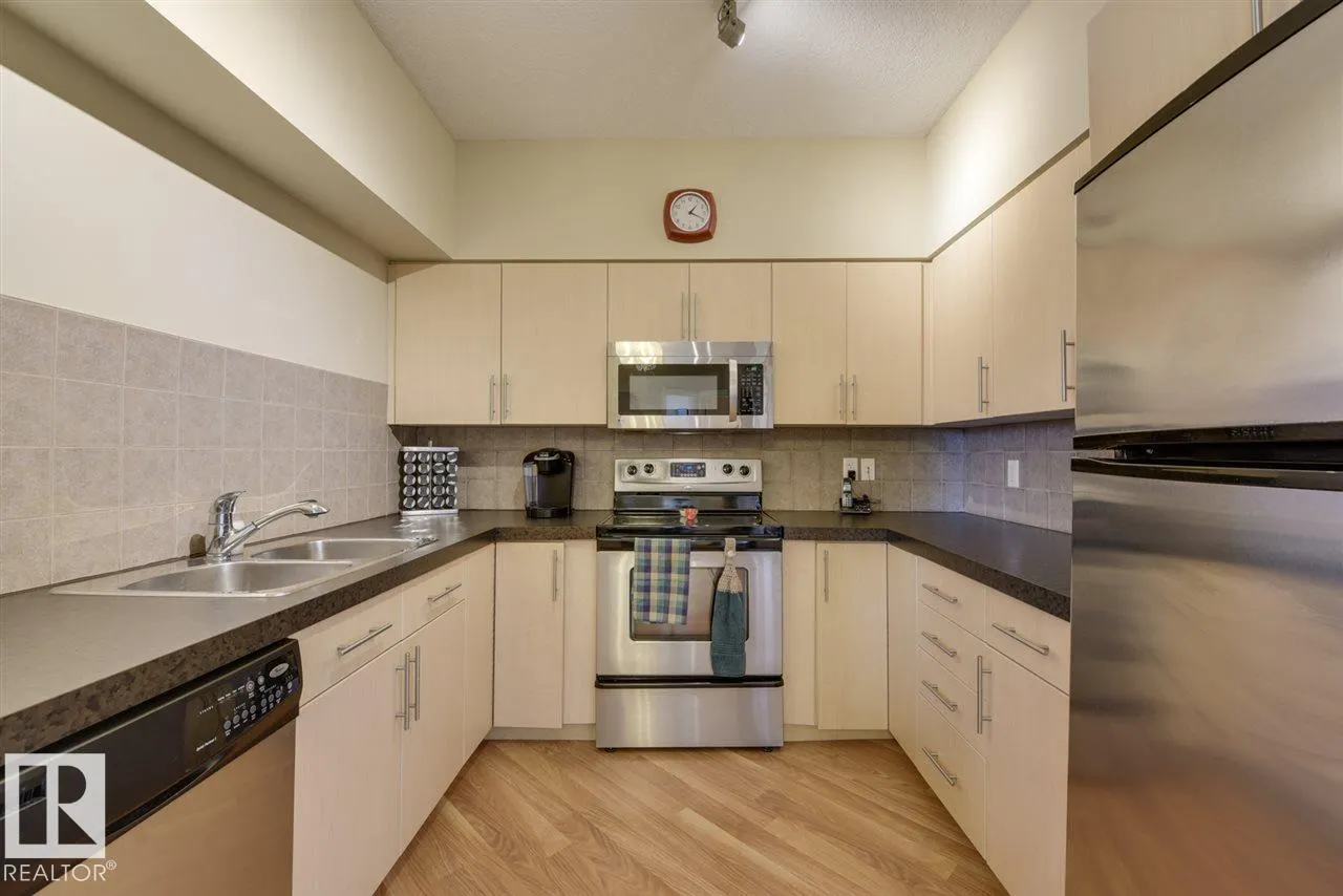 #906 10136 104 ST NW