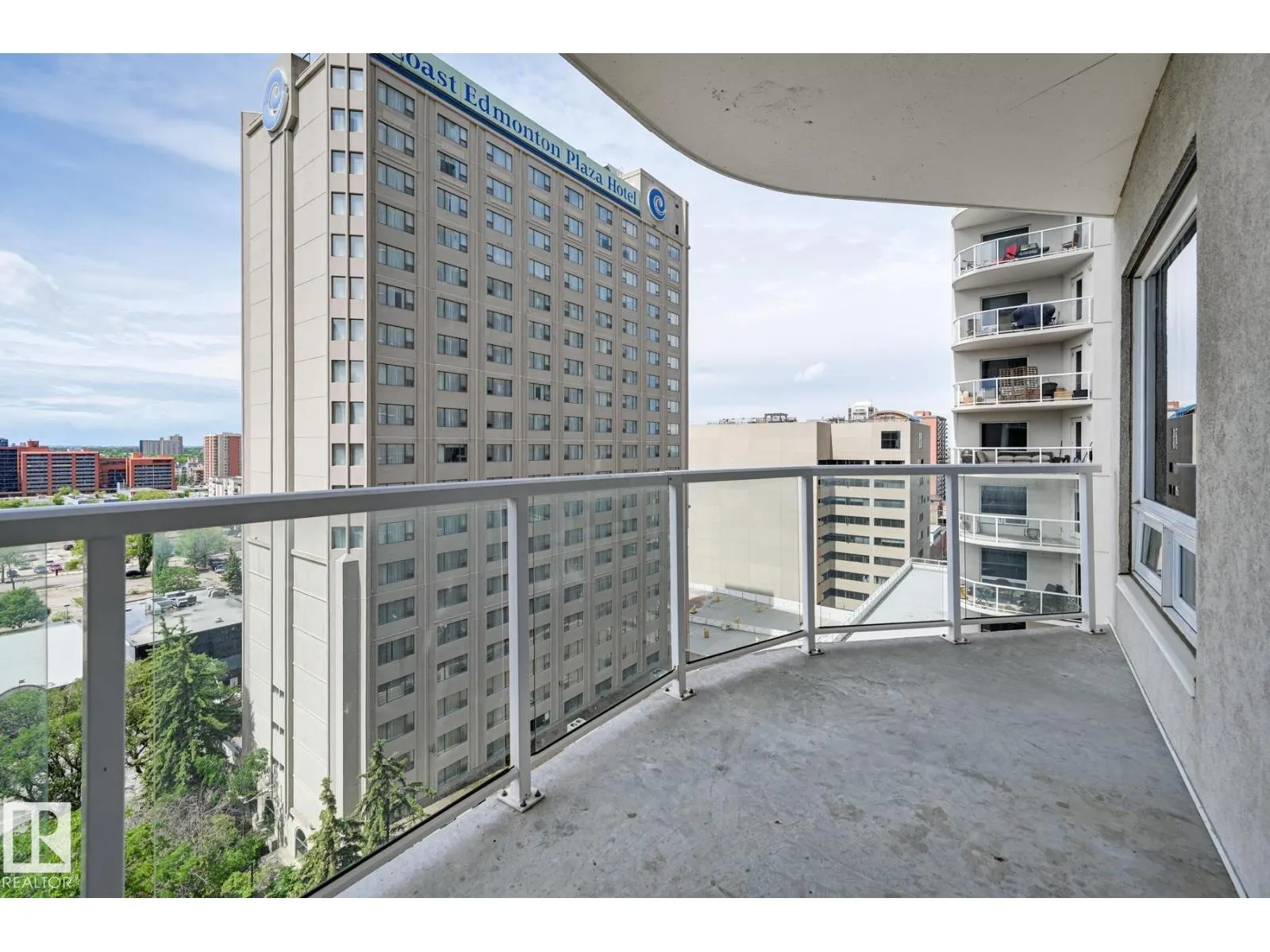 #906 10136 104 ST NW