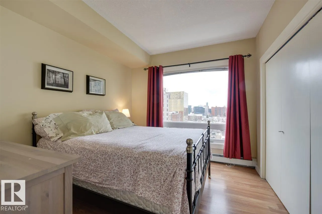 #906 10136 104 ST NW