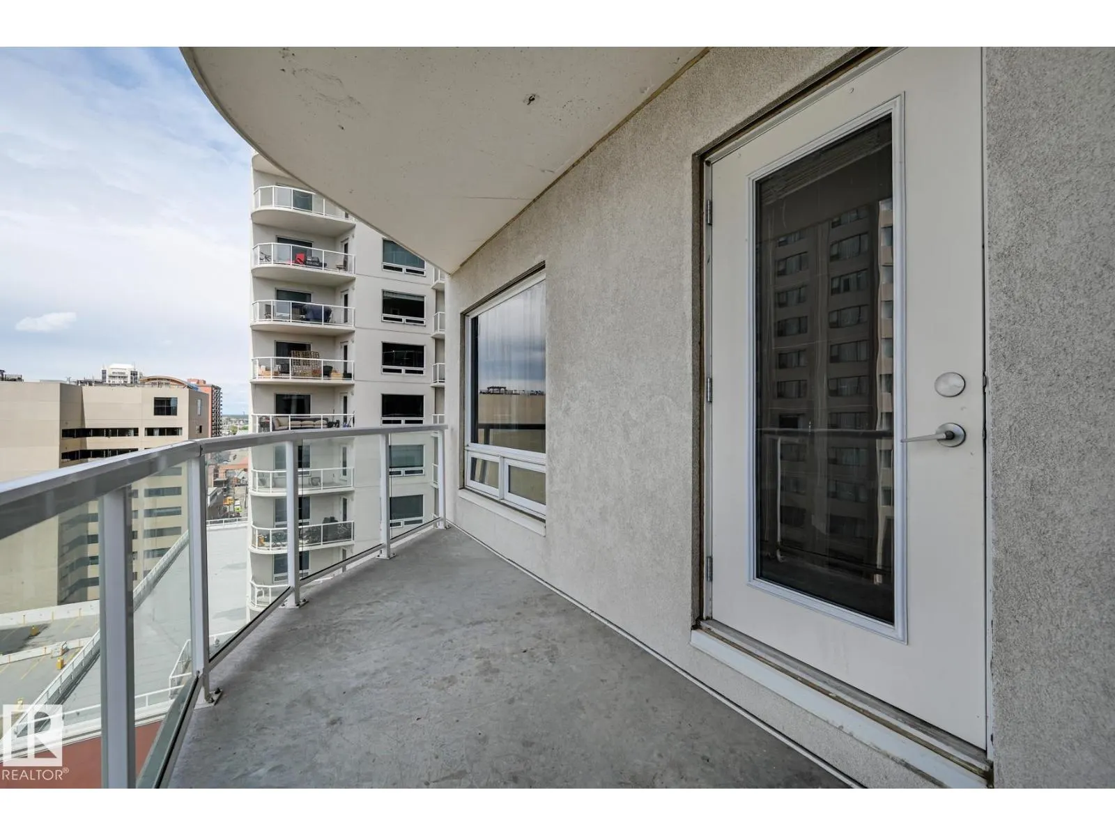 #906 10136 104 ST NW