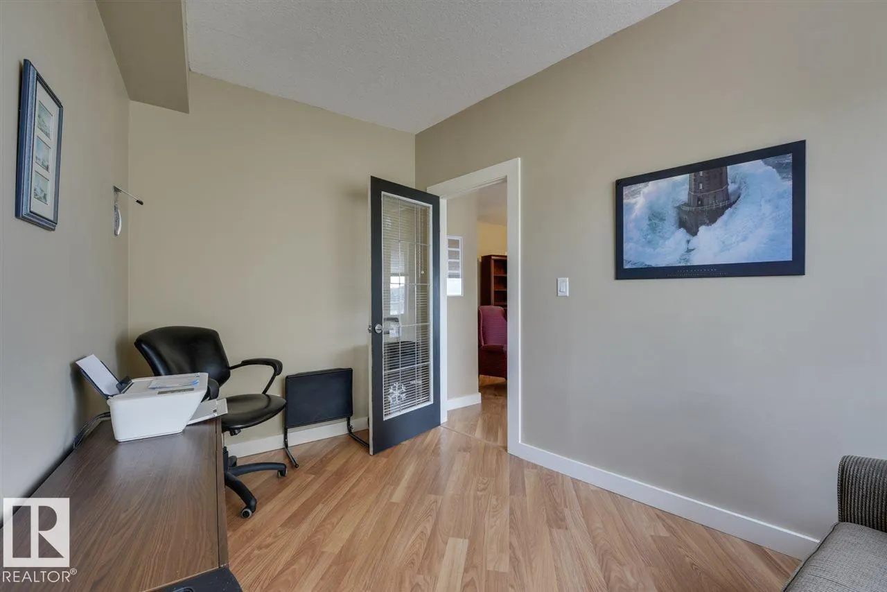 #906 10136 104 ST NW