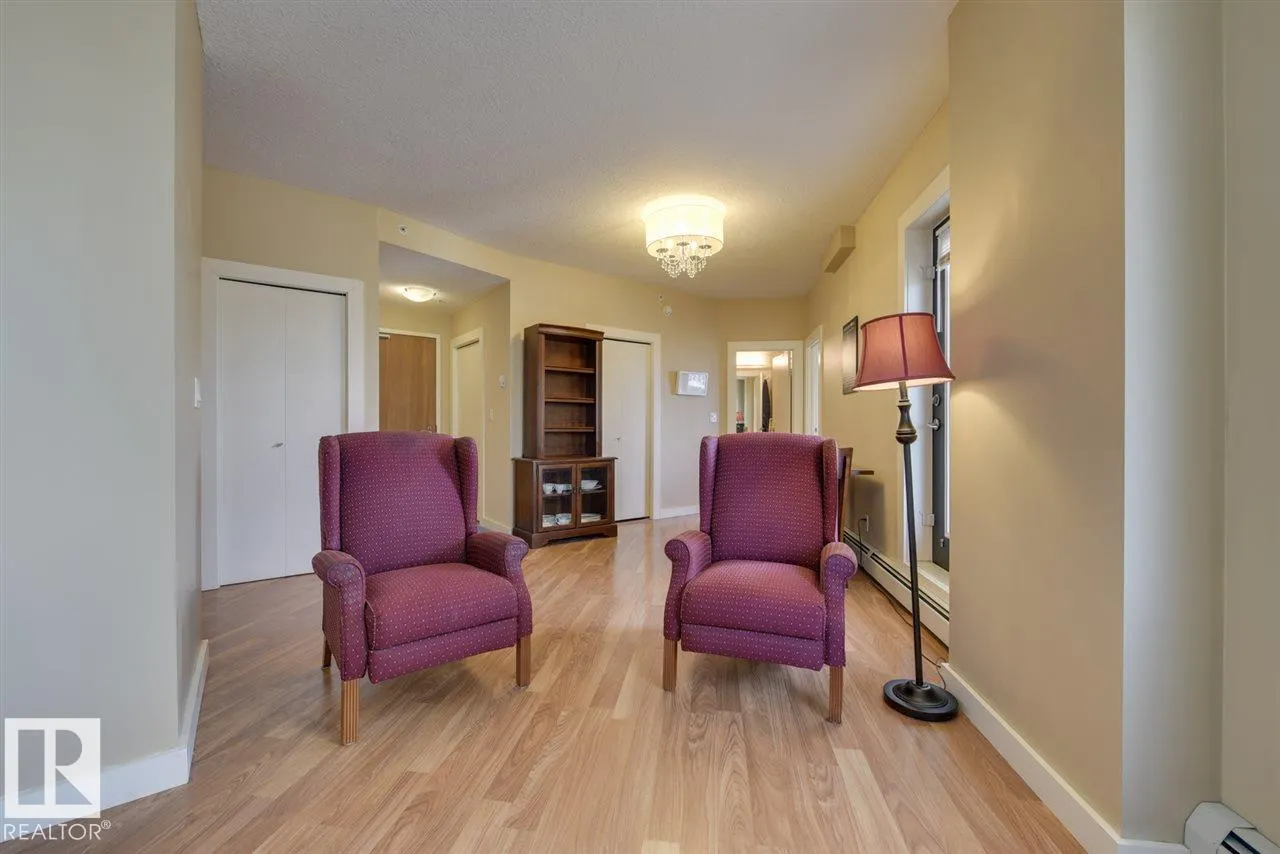 #906 10136 104 ST NW