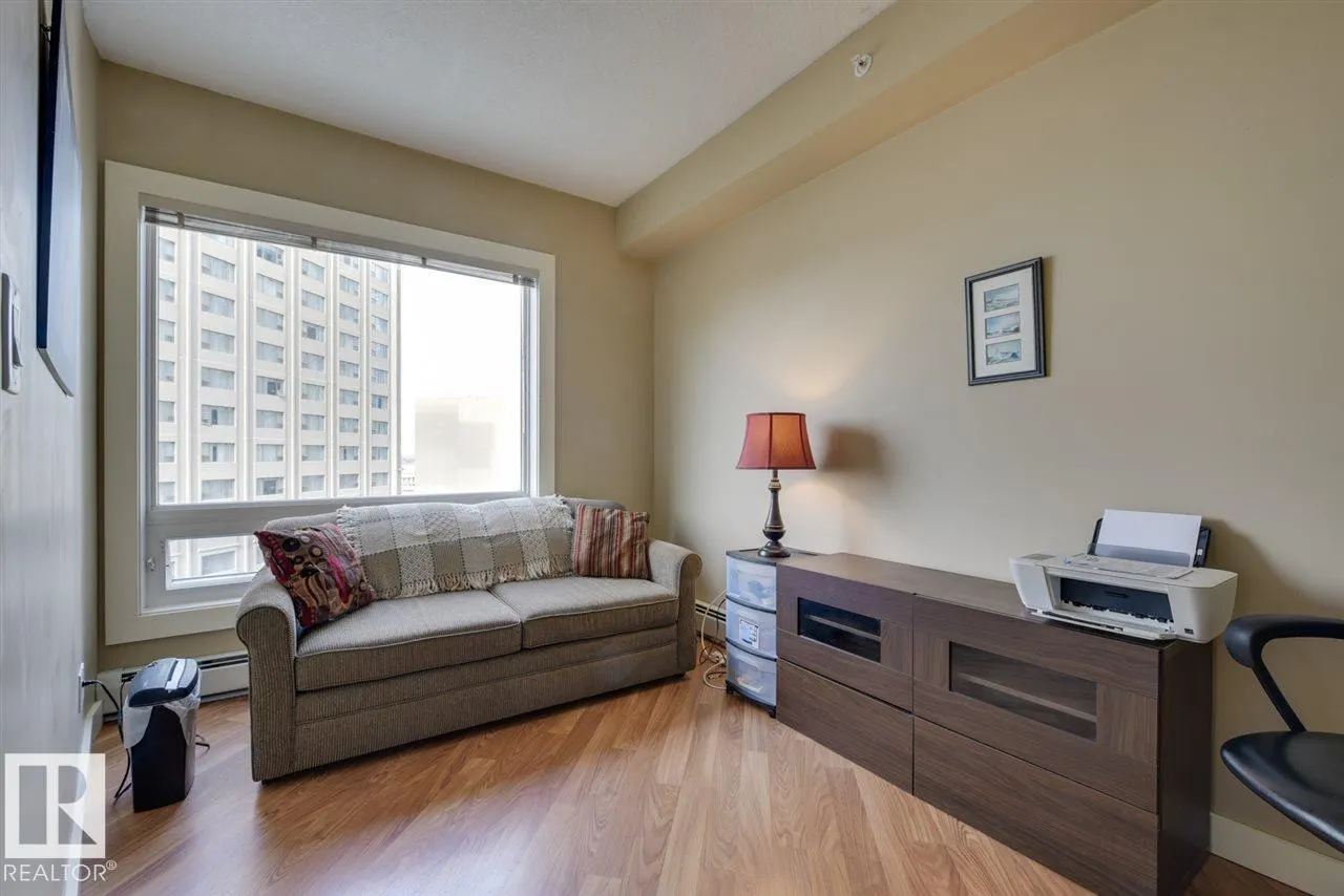 #906 10136 104 ST NW