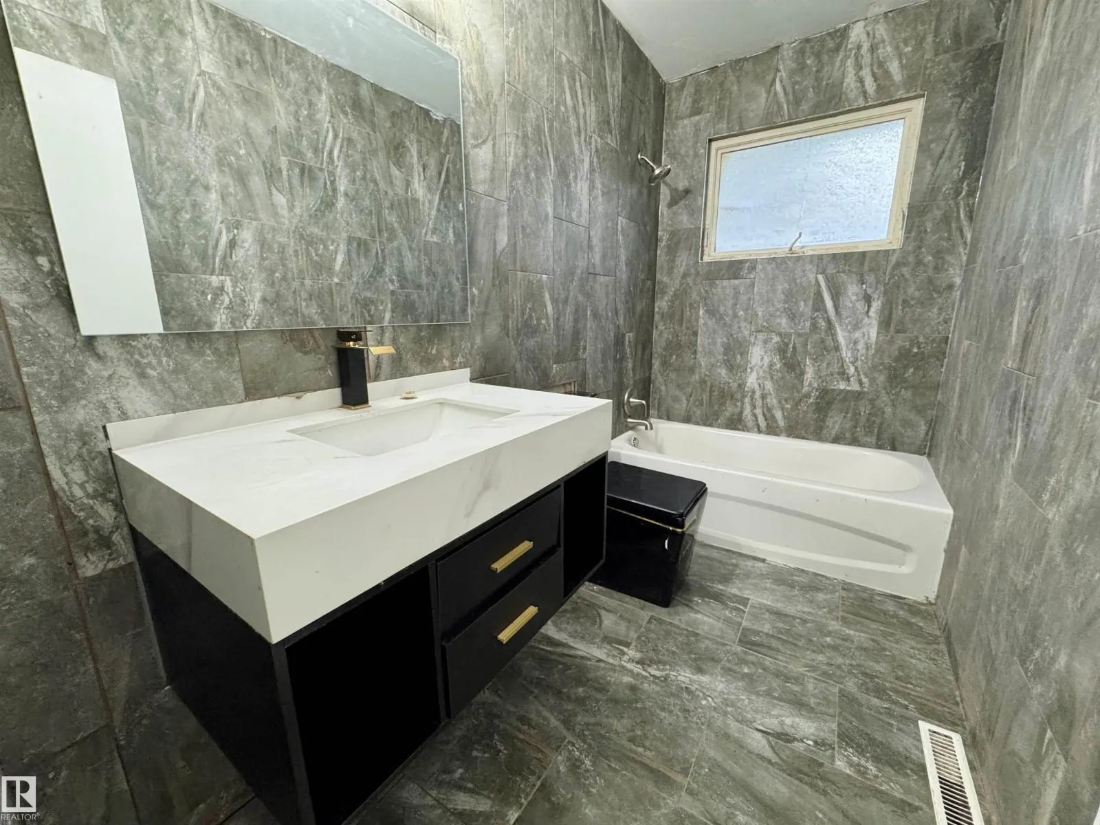 16415 106 AV NW
