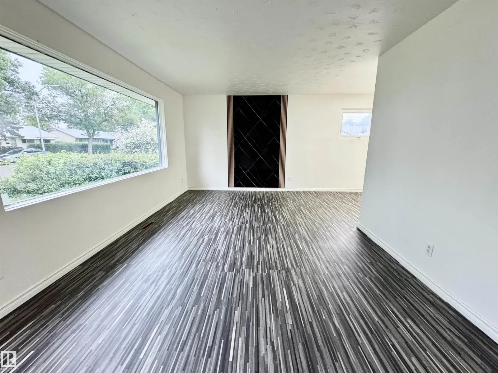 16415 106 AV NW