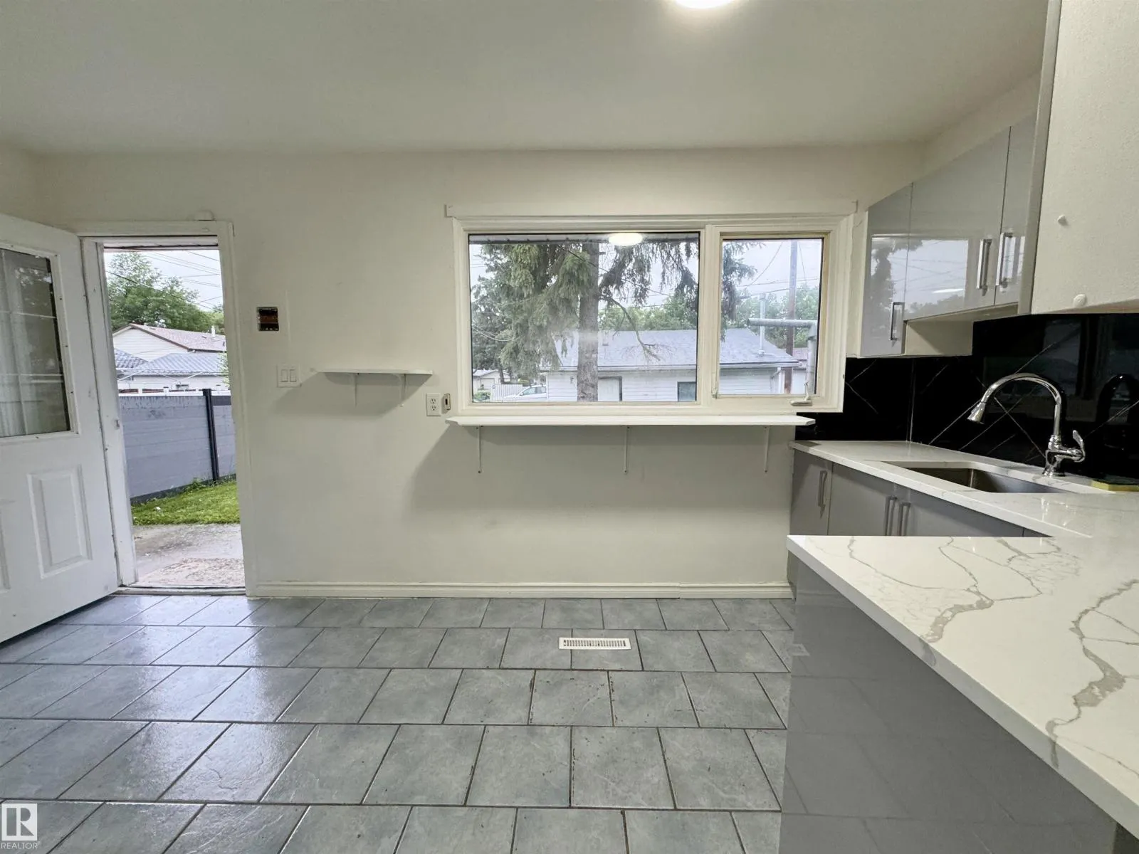 16415 106 AV NW