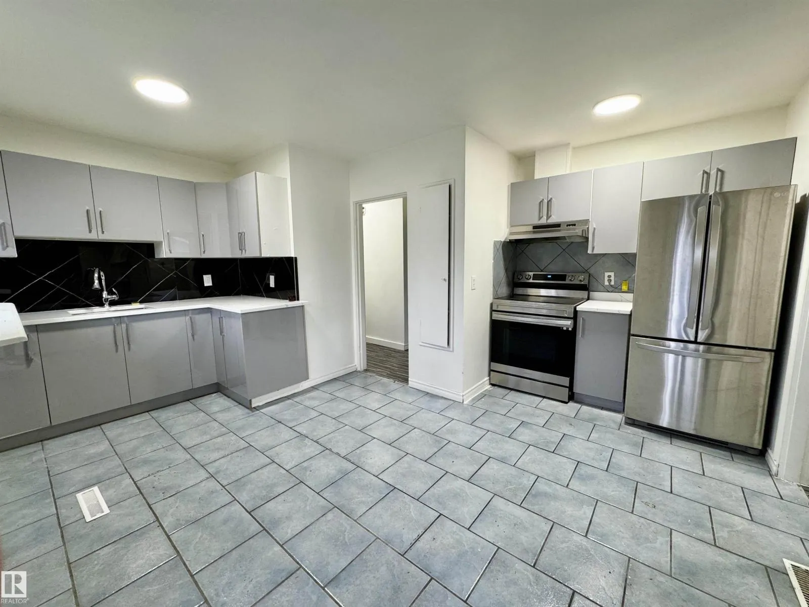 16415 106 AV NW