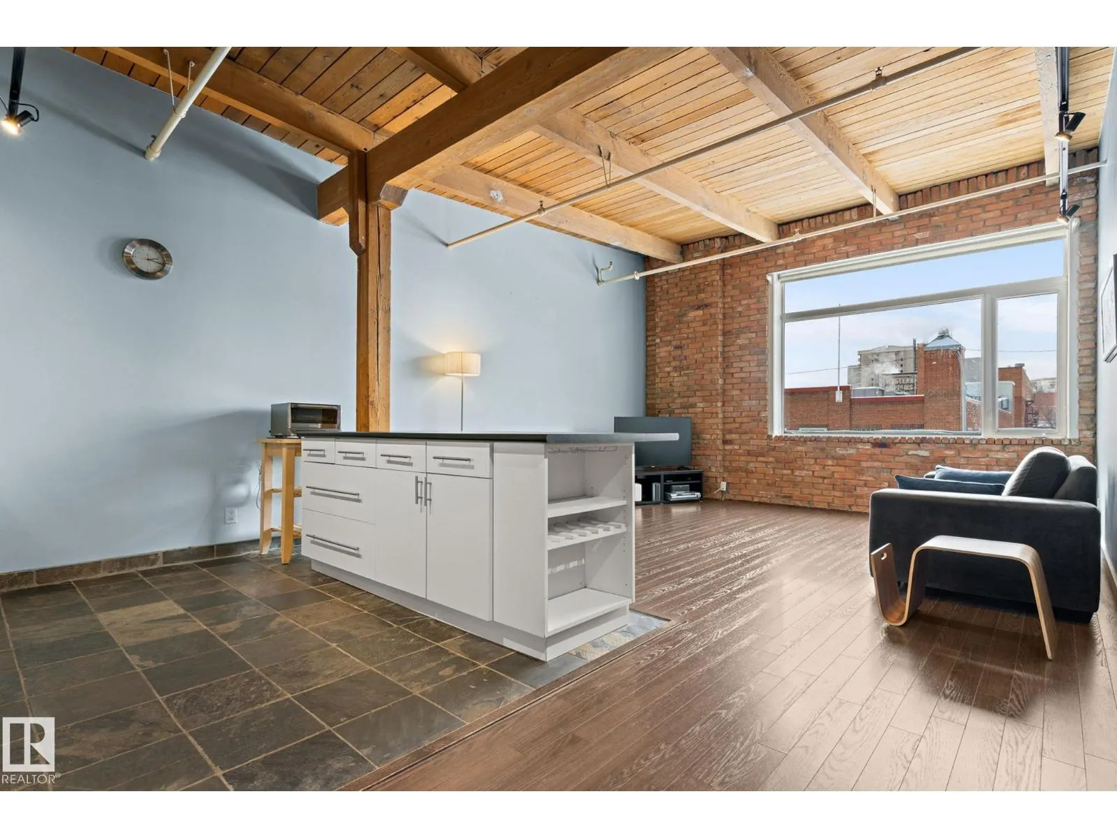 #213 10309 107 ST NW