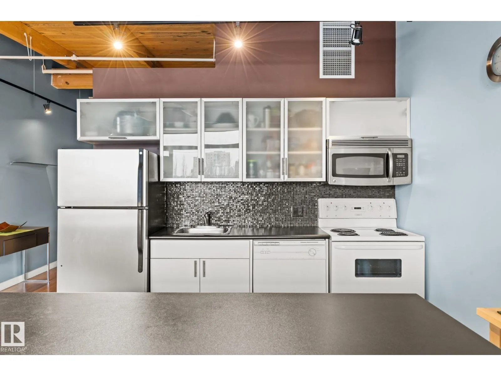 #213 10309 107 ST NW