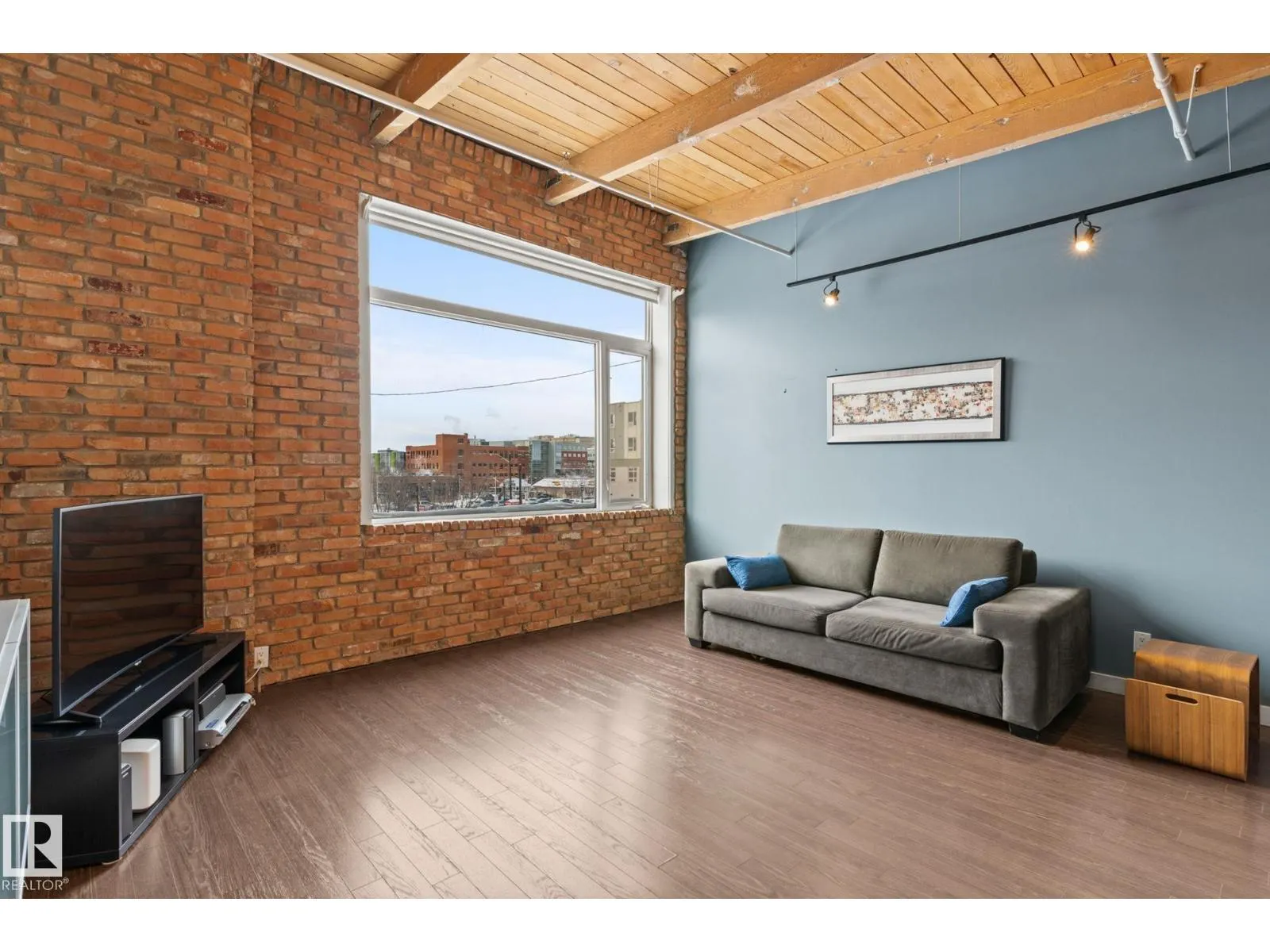 #213 10309 107 ST NW
