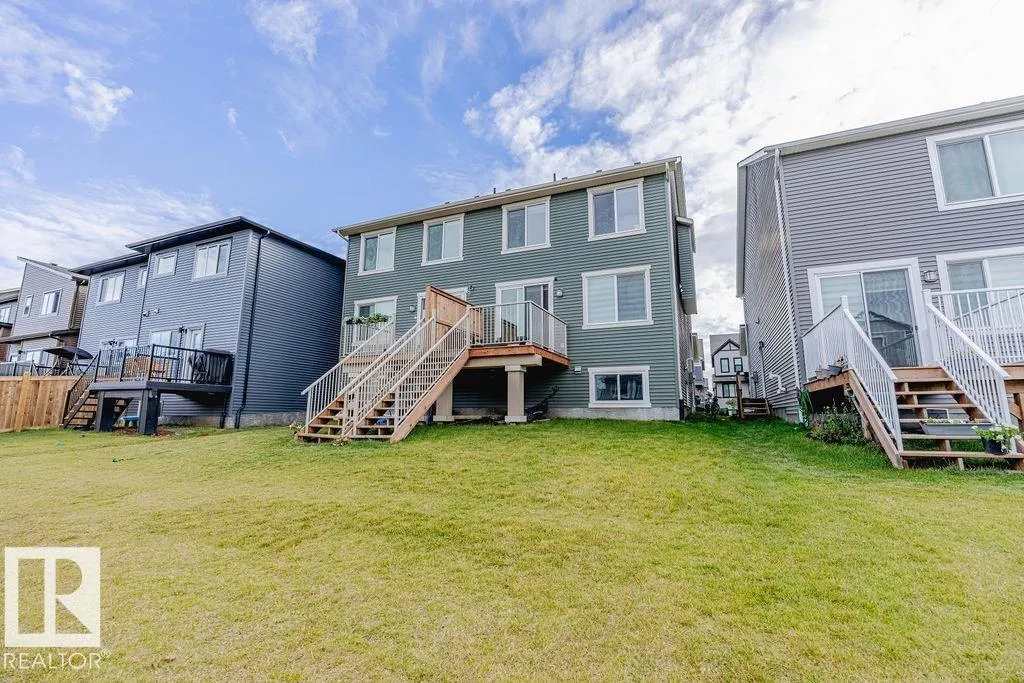 1745 PLUM CR SW