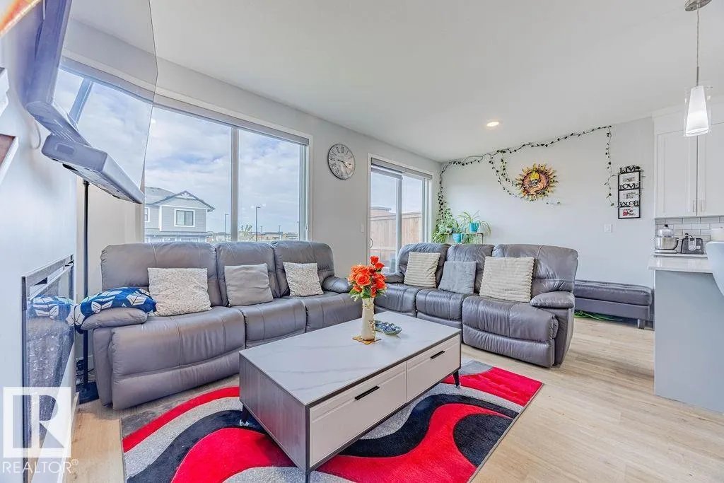 1745 PLUM CR SW