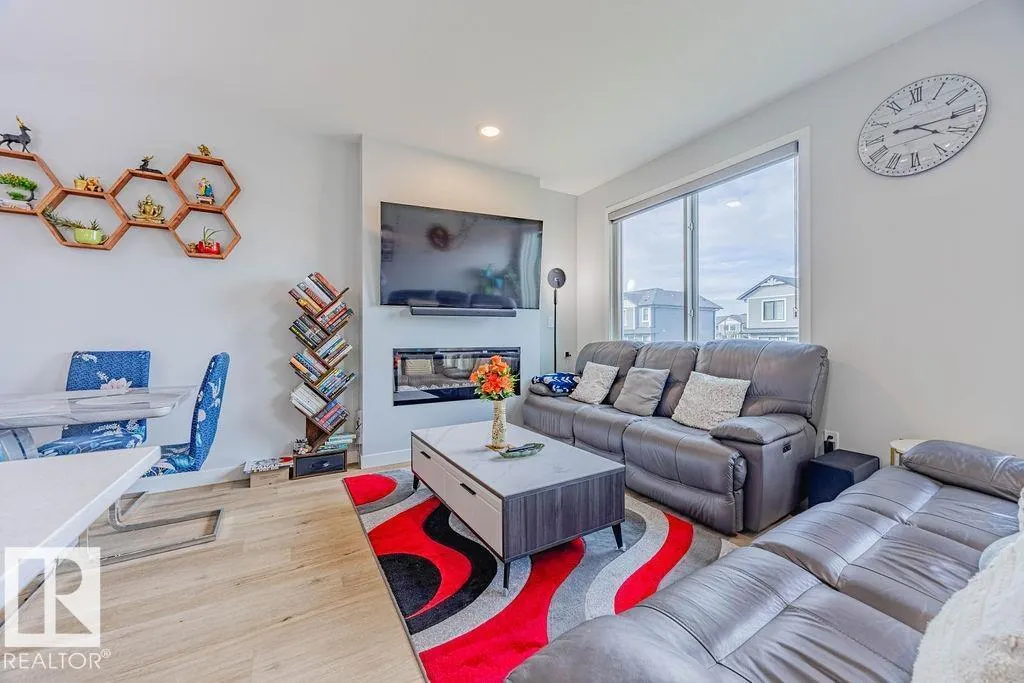 1745 PLUM CR SW