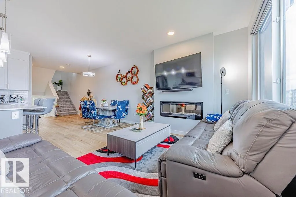 1745 PLUM CR SW