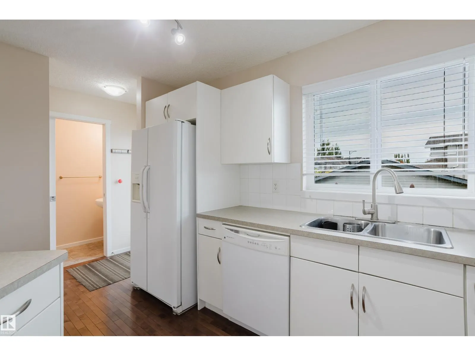 6028 3 AV SW