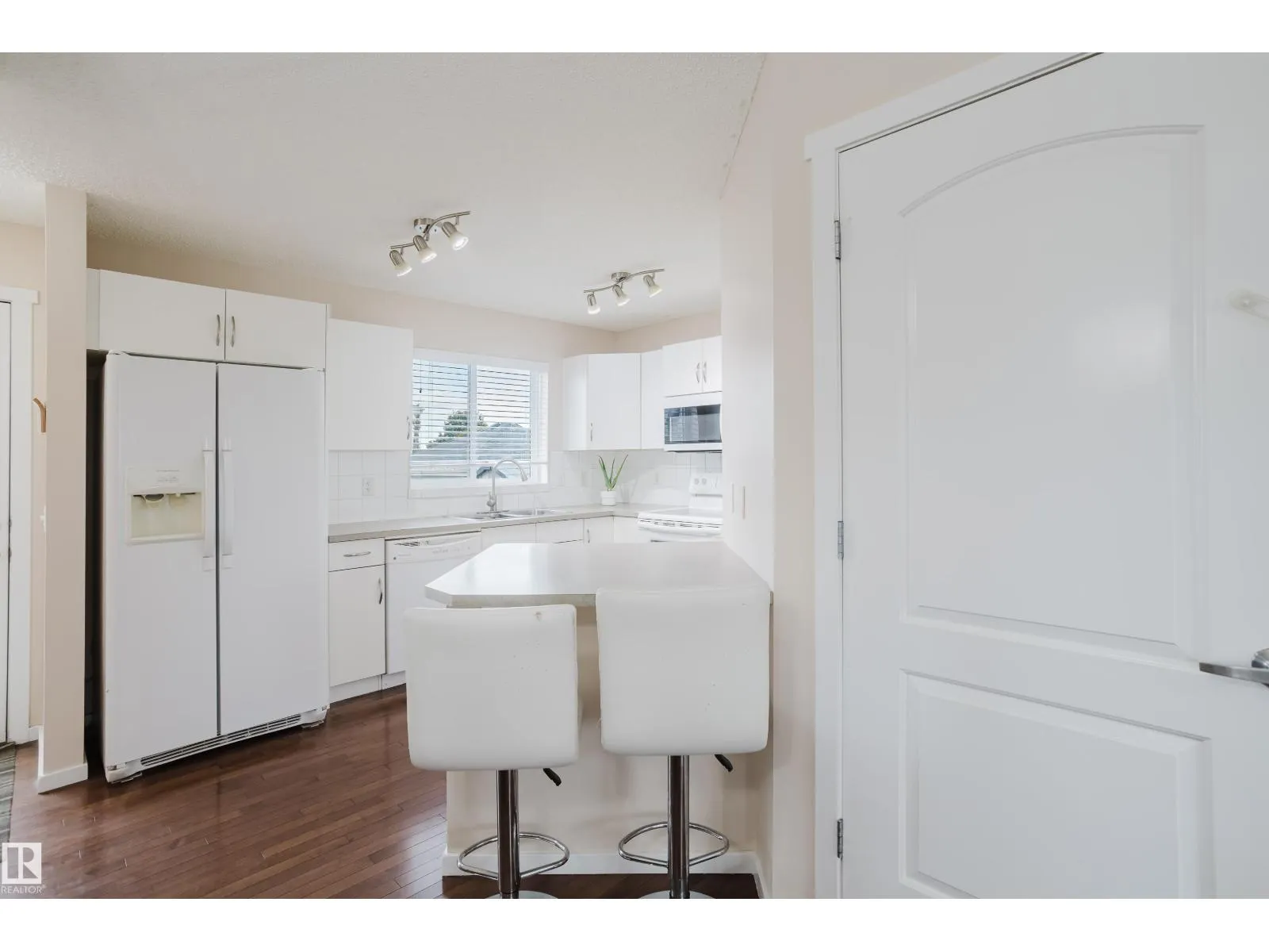 6028 3 AV SW