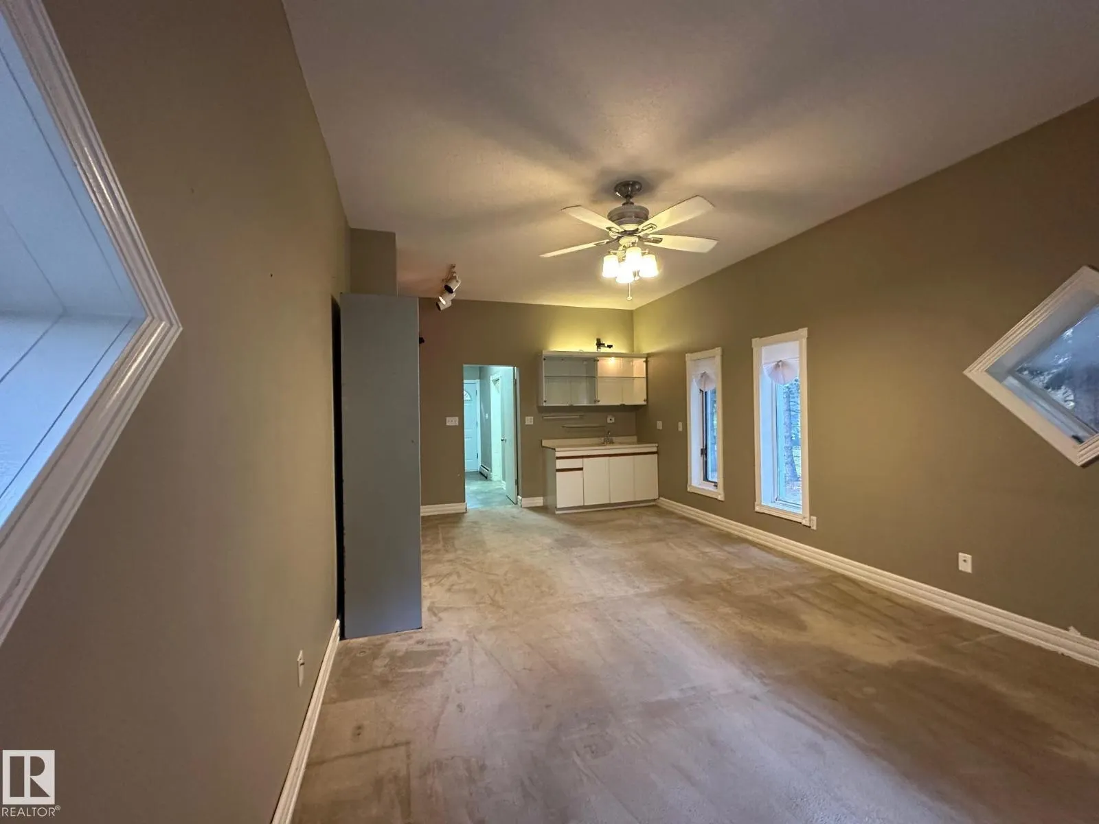#145 52349 RANGE ROAD 233