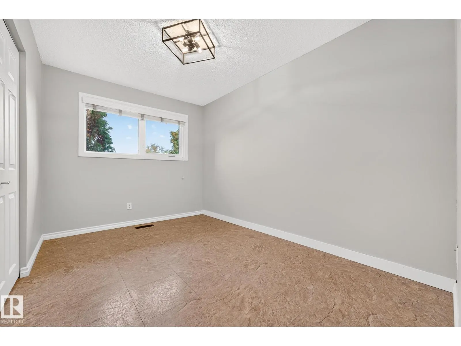 11423 35A AV NW