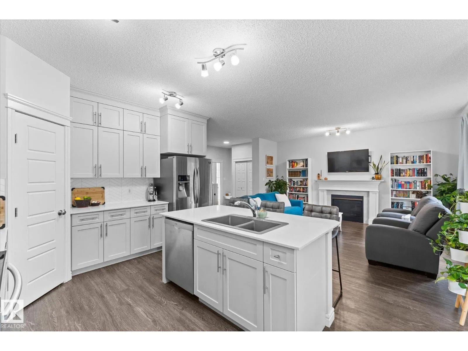 29 CHESTNUT WY
