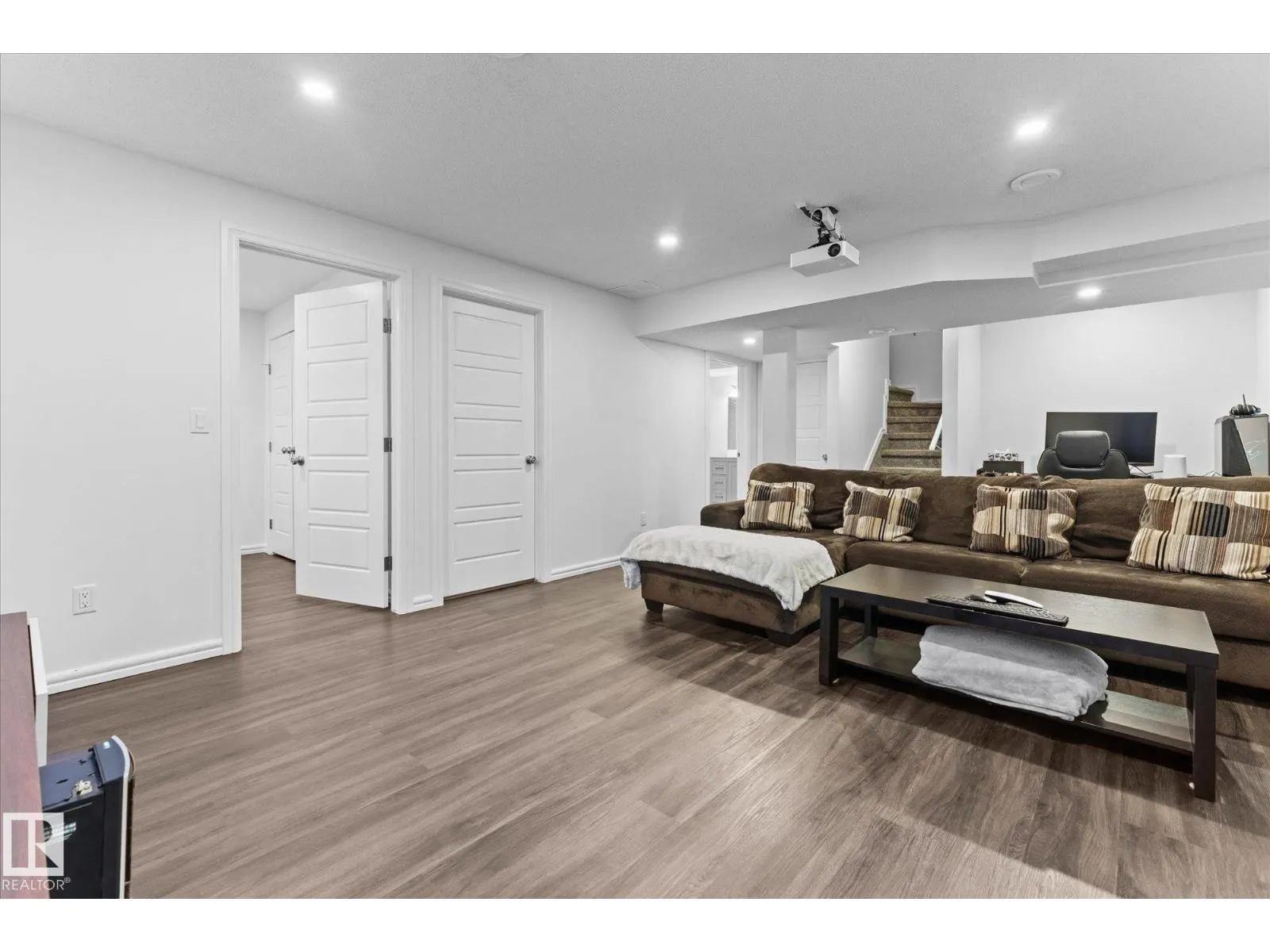 29 CHESTNUT WY