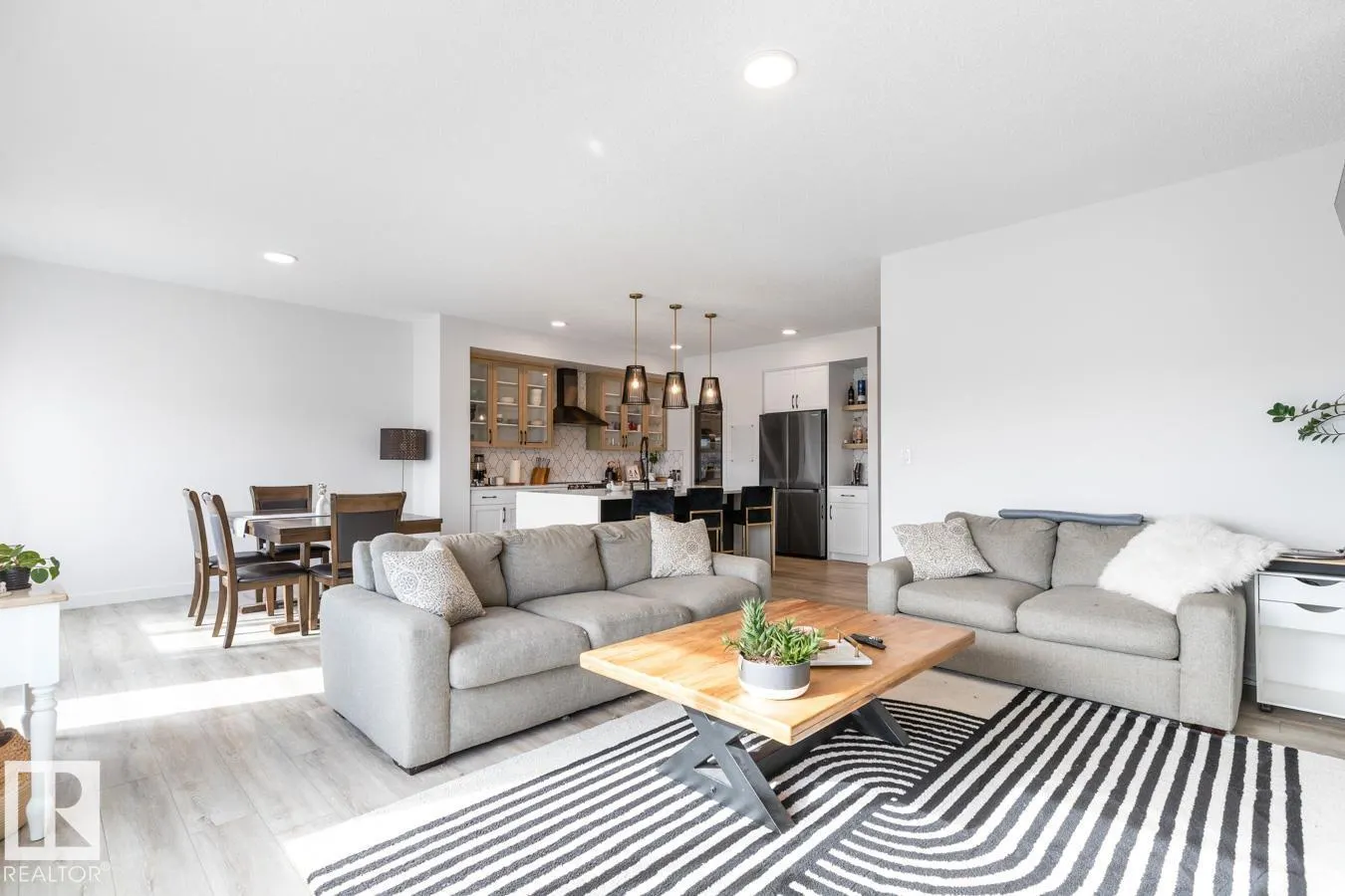 19147 22 AV NW