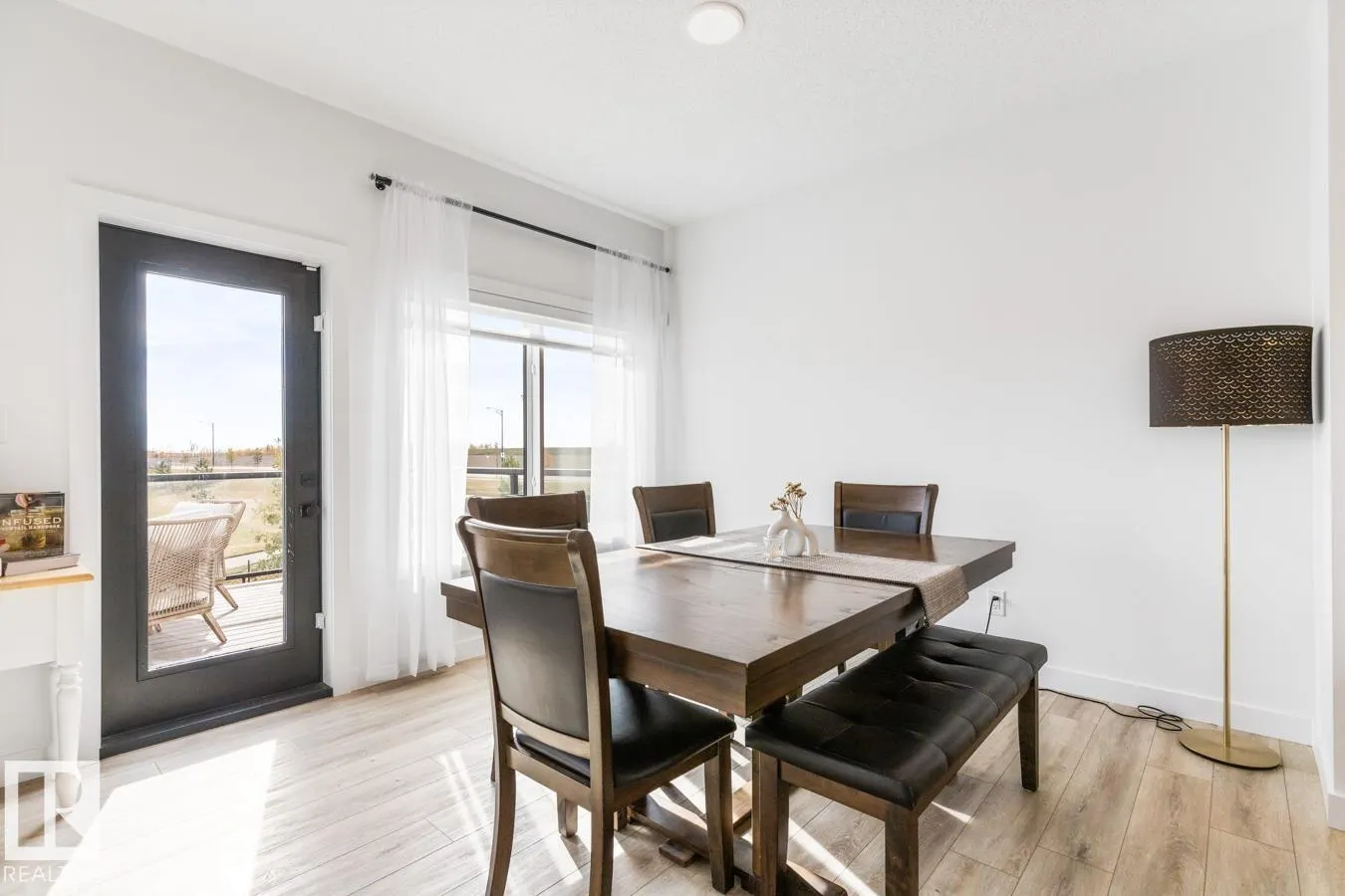 19147 22 AV NW