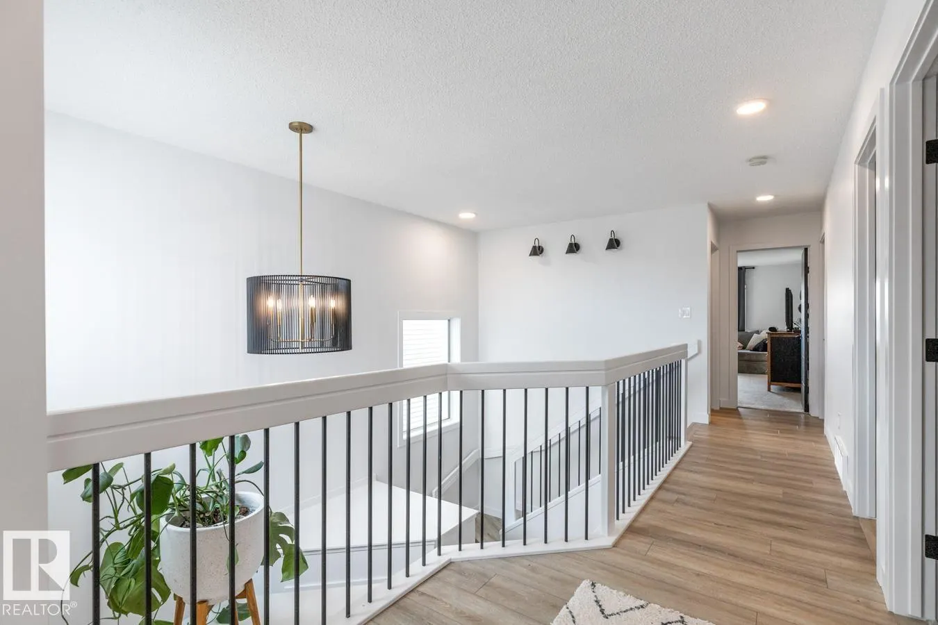 19147 22 AV NW