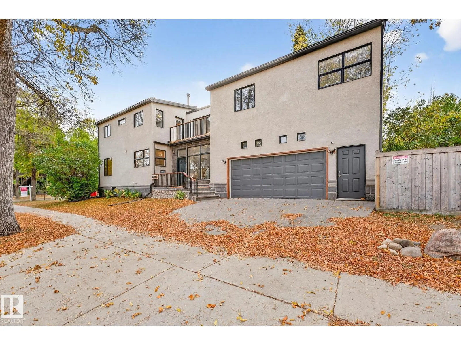 8860 93 ST NW