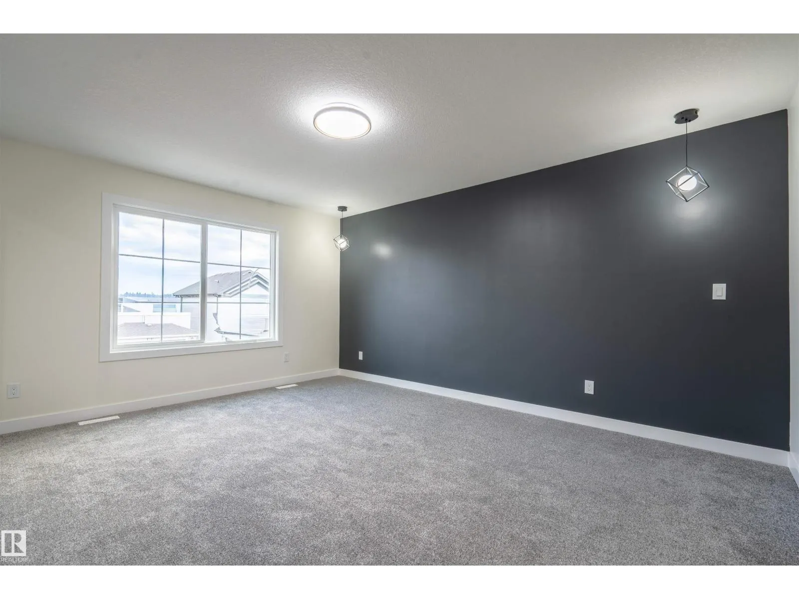 5720 176 AV NW