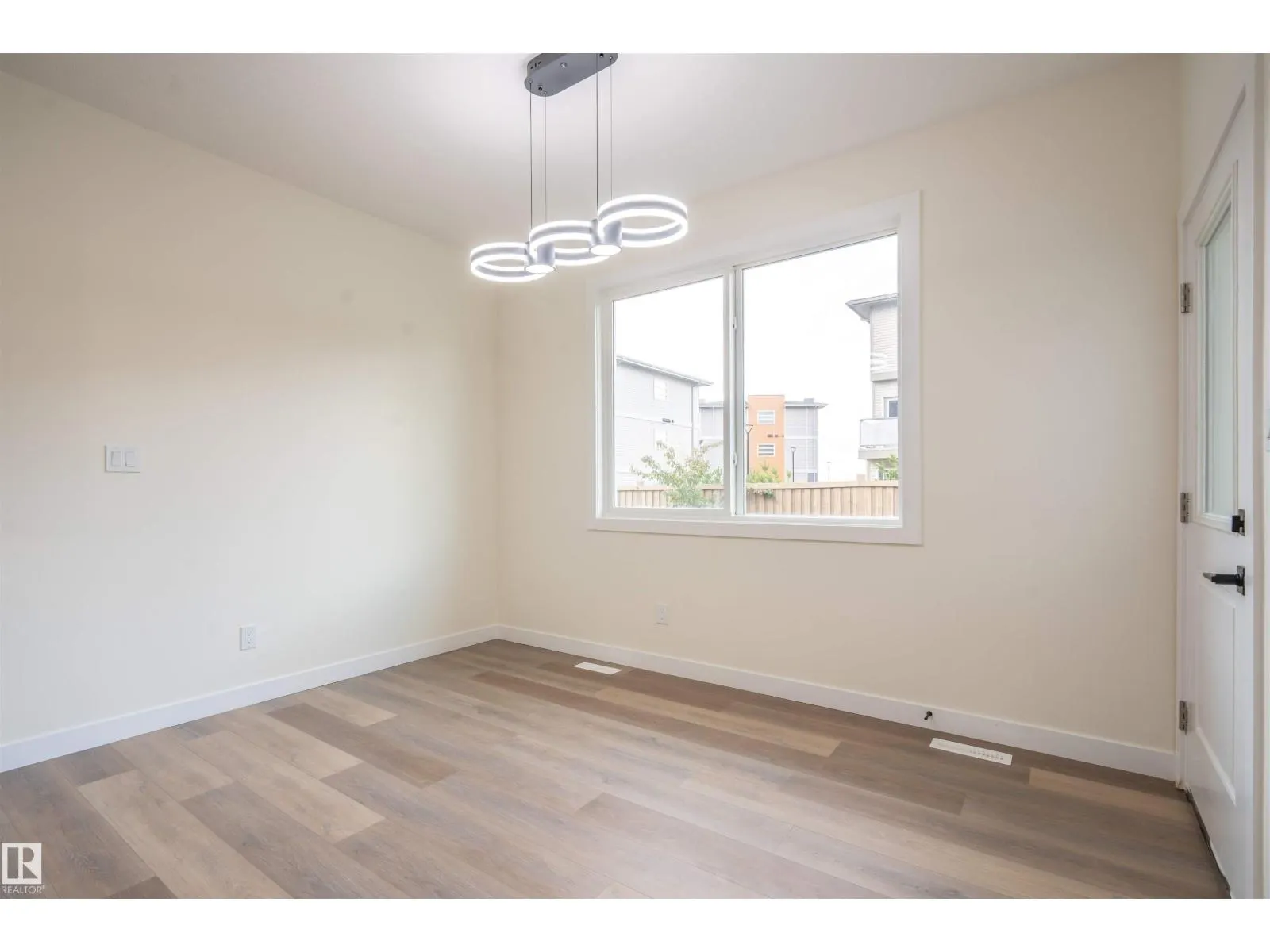 5720 176 AV NW