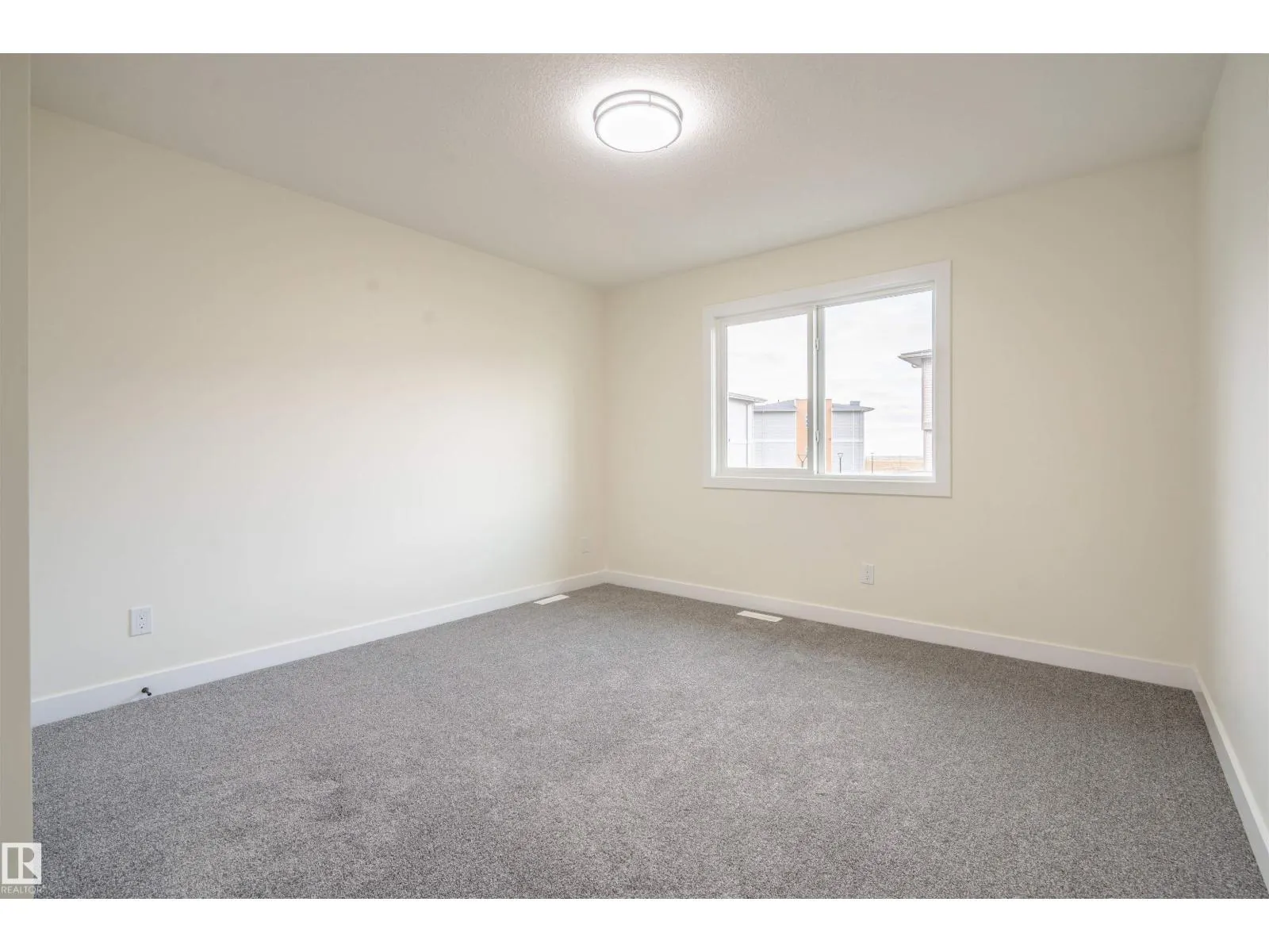 5720 176 AV NW