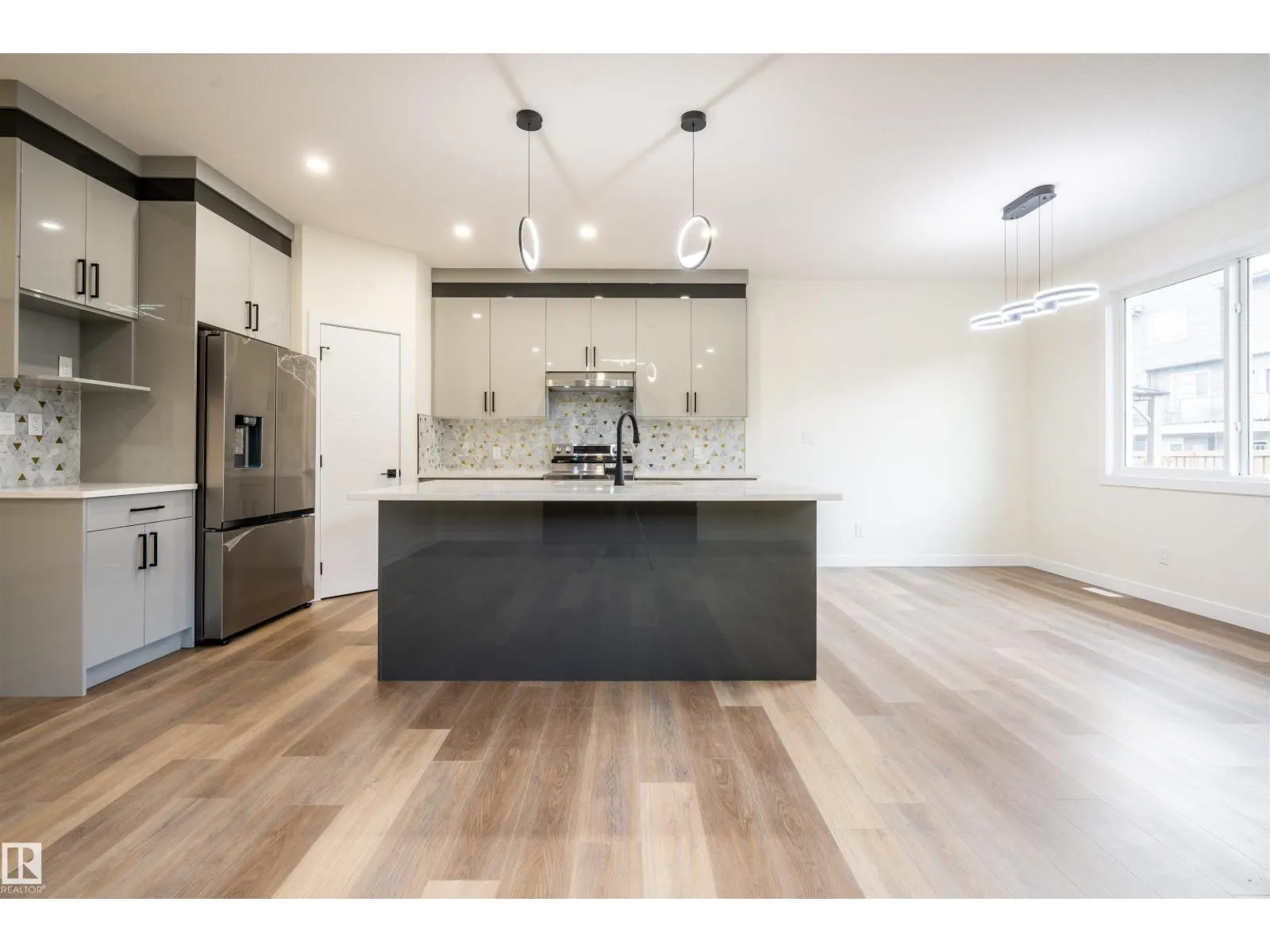 5720 176 AV NW