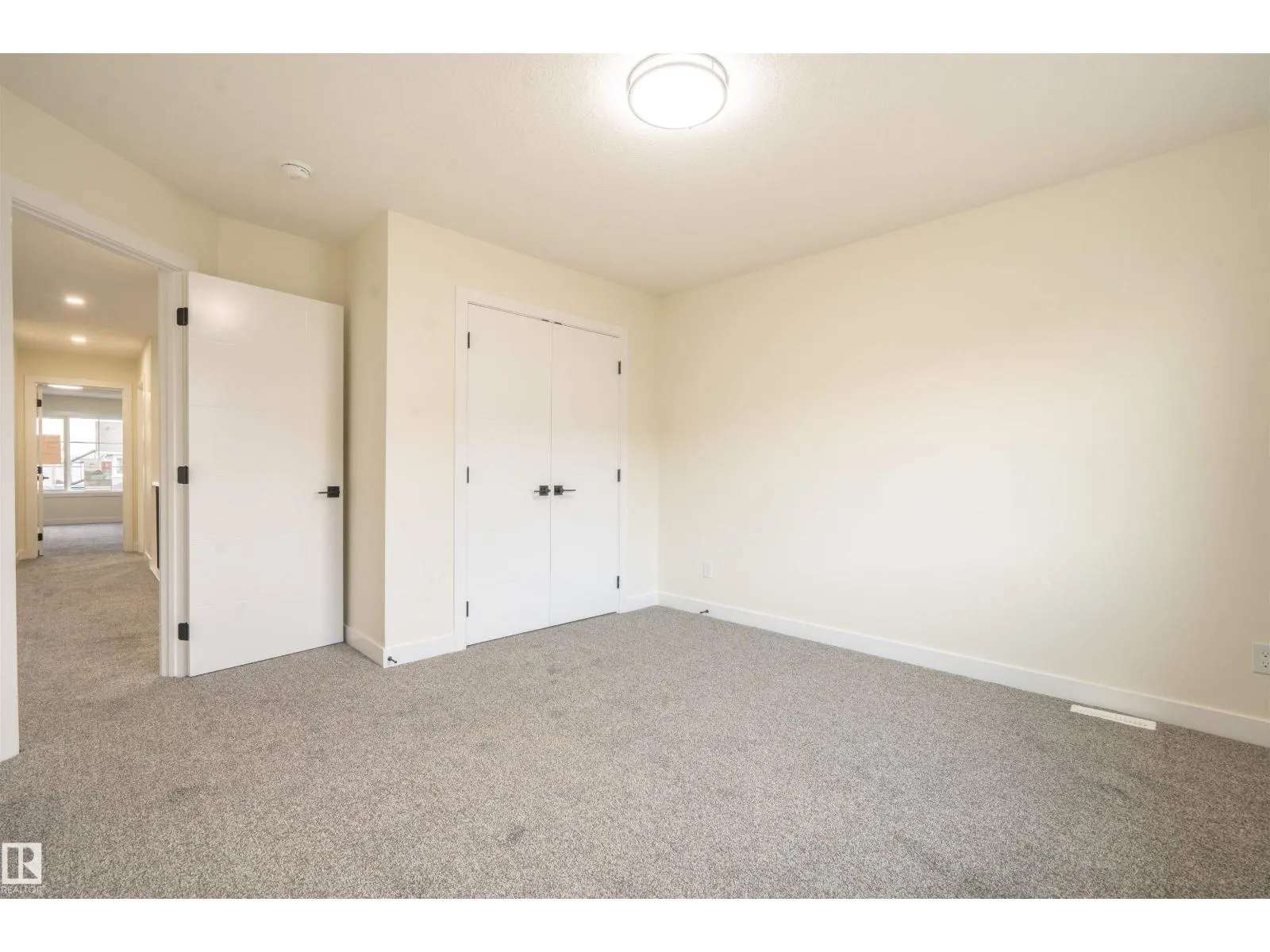 5720 176 AV NW