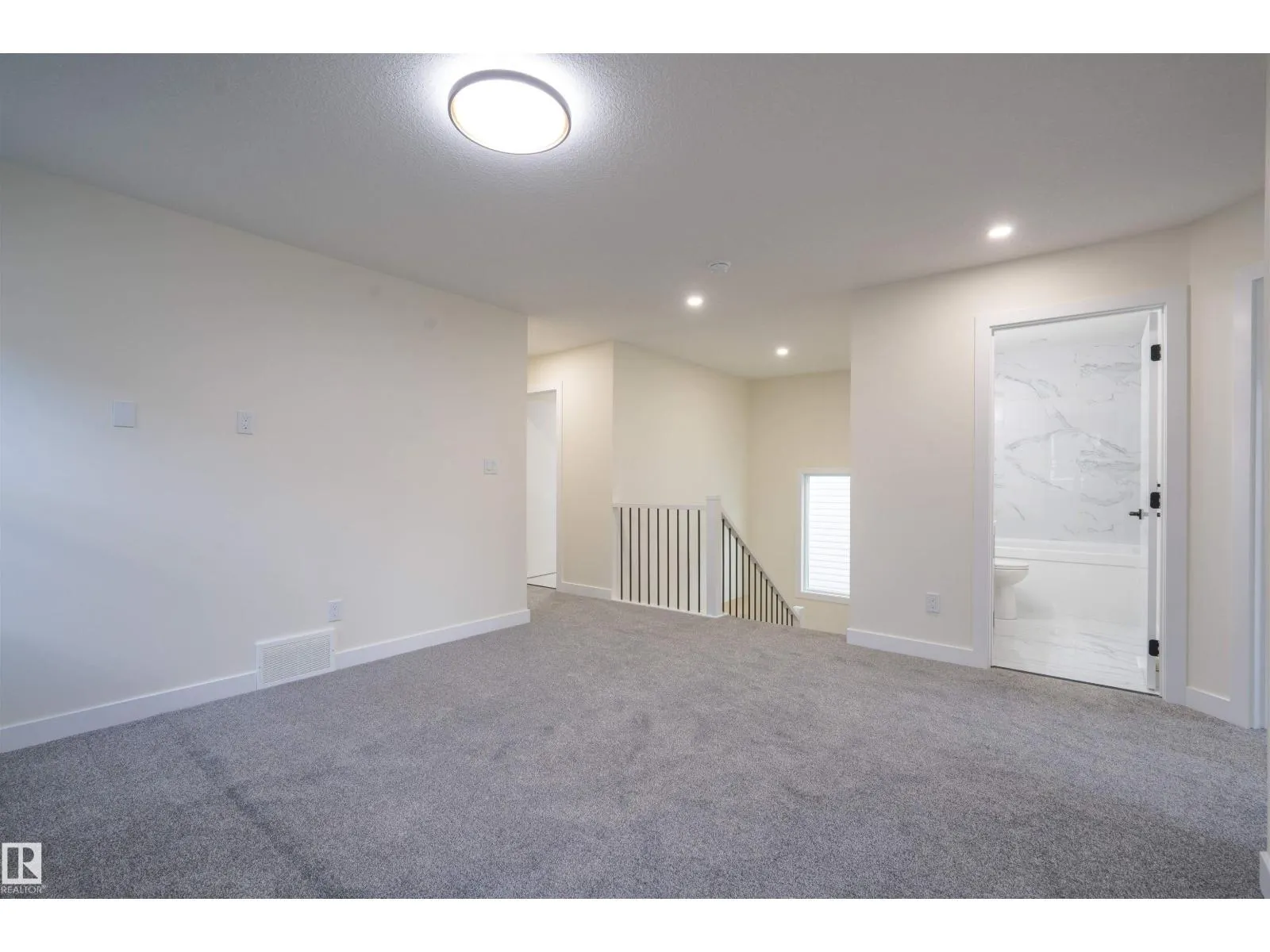 5720 176 AV NW